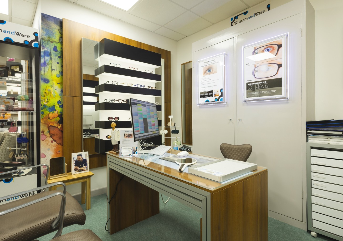 Exceptional Eye Care✨
From your first visit to ongoing aftercare, our focus is always on you. Any concerns can be discussed with our experienced team, who will take the time to listen, explain and find the right solution for your eyes.
Did you know, our check-up appointments are 1-hour as standard? We allow plenty of time to truly understand your eye health.
Exceptional care, tailored to every patient, every step of the way.
#PatientCare #EyeHealth #Opticians #VisionCare #BuryStEdmunds #Suffolk #IndependentOptician