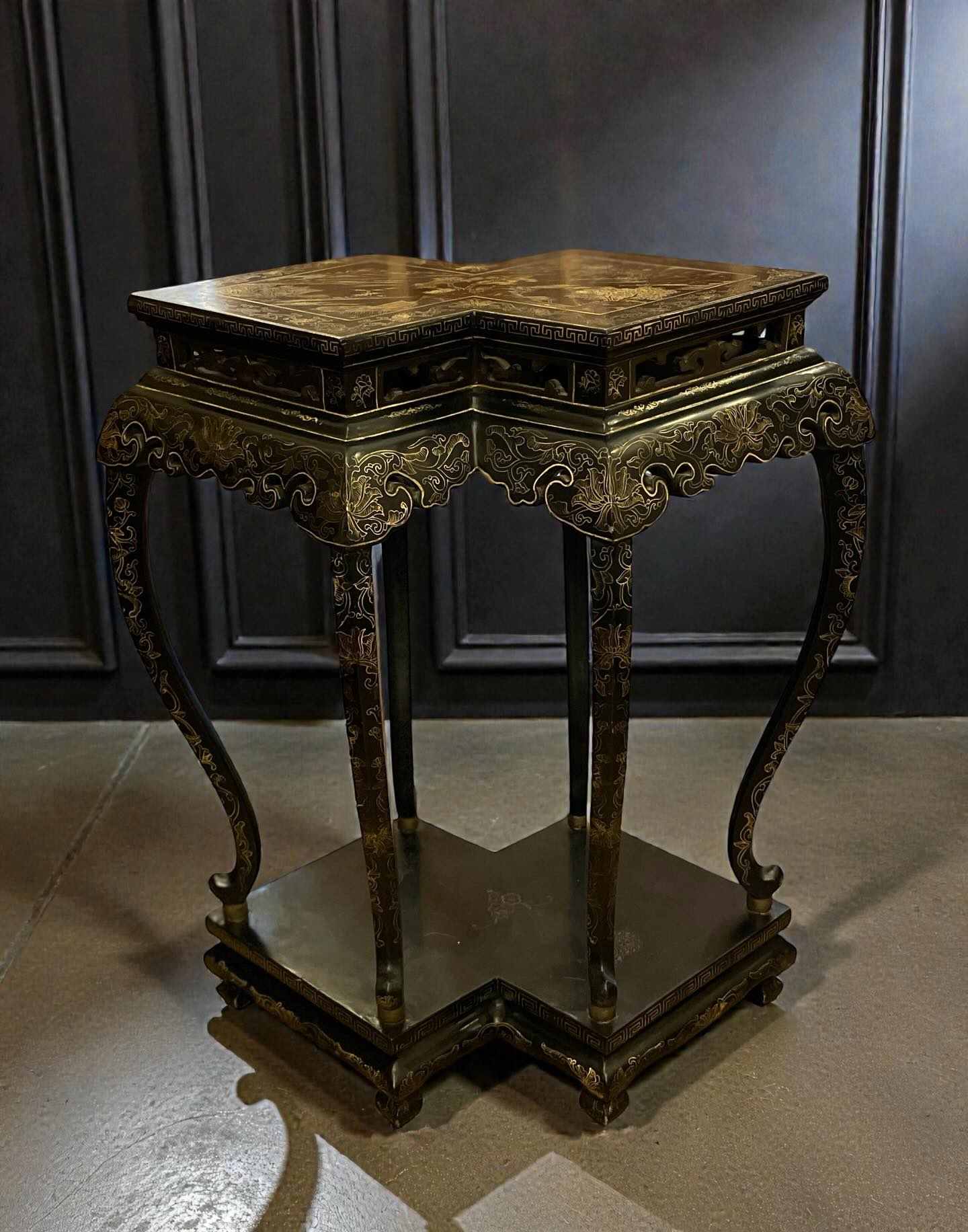 Magnificent late 19th-Century ChineseLacquered Twin Pedestal #yesterdayknuts #antiques #antiquesdealersofinstagram #chineseantiques #homedecor