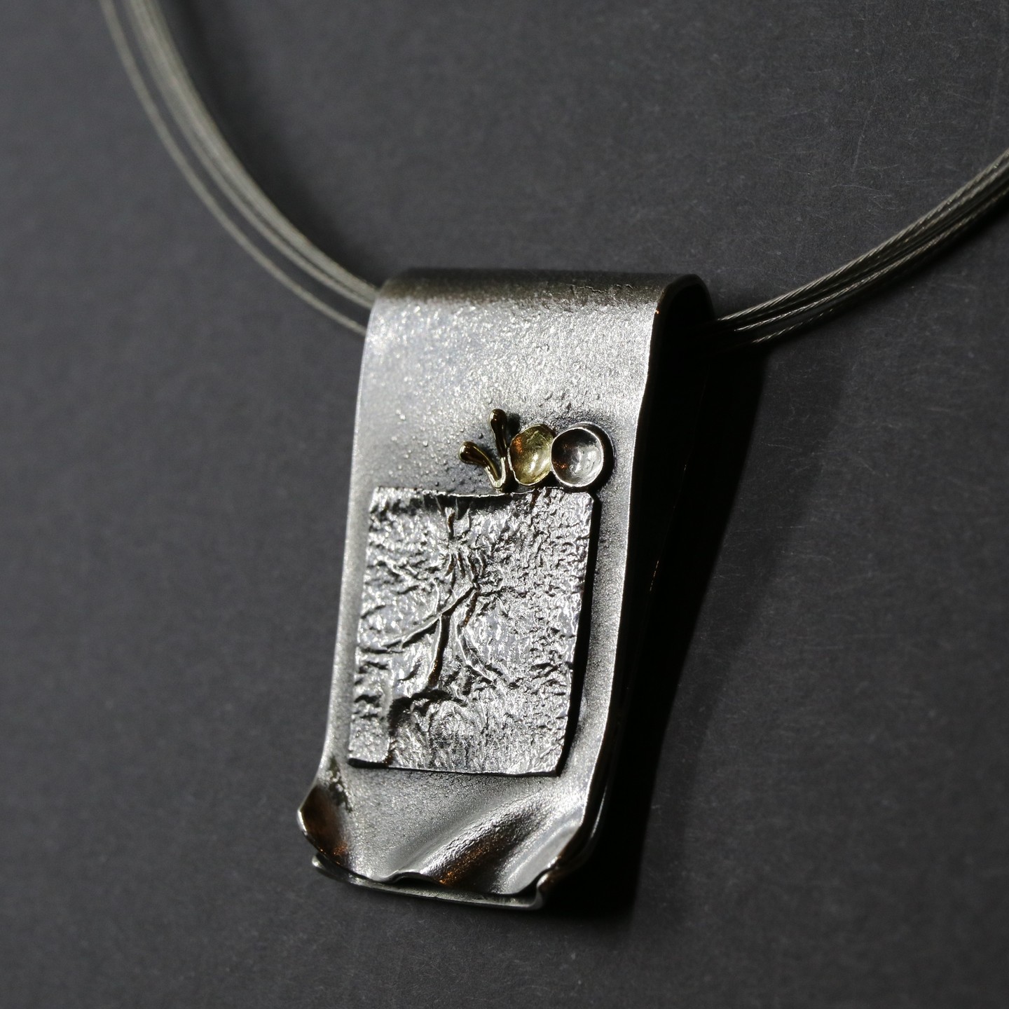 pendant | silver | gold
camara.nafplio.greece
#camaraworkshop #pendant
#nafplio #jewelry #handmade
#silvergold #designjewelry
#handmadejewelry #art #greece