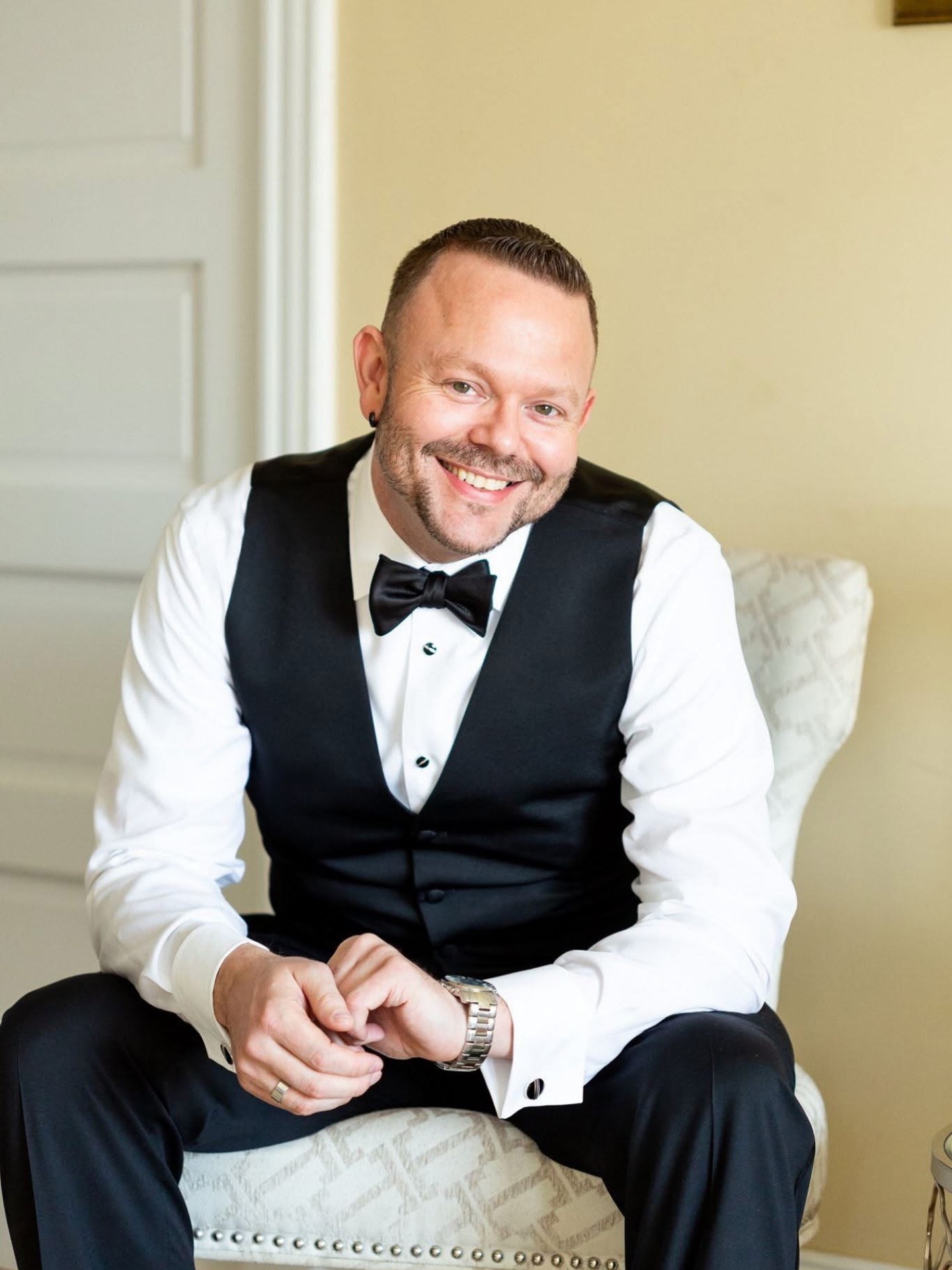 Meet Us Monday: DJ John Lukehart 🎧
John is a confident and charismatic MC with hundreds of unforgettable events under his belt. He’s big on the details and loves getting to know his couples, building epic dance sets, and teaming up with your other vendors to make your wedding day seamless and fun. If you’re looking for a DJ who’s enthusiastic, easygoing, and all-in on creating an amazing celebration, John’s your guy.
👉 Check out his full DJ profile at the link in our bio!
📸: @wholeheartstudios
#epicwedding #weddingdj #virginiawedding #blacktiedj #virginiaweddingdj