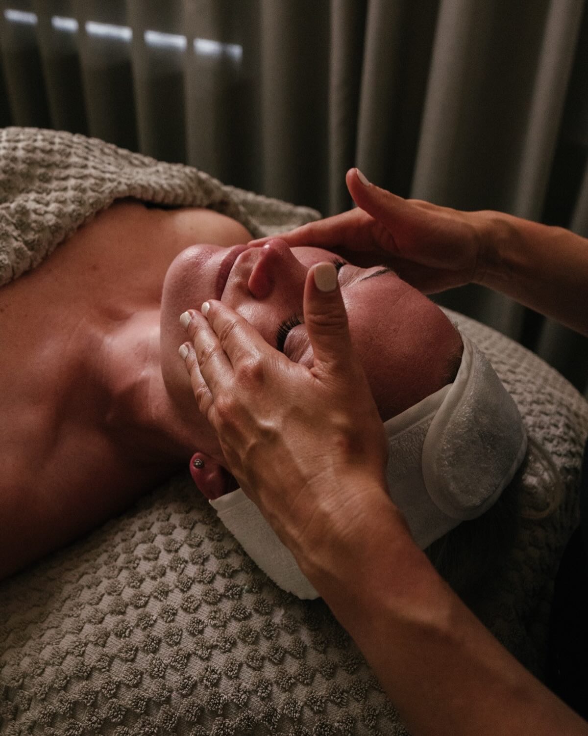 Friday the 13th isn’t unlucky… it’s powerful.
The number 13 is connected to the lunar cycles — to intuition, to rhythm, to feminine energy. Long before it was misunderstood, it symbolised wisdom, healing, and the sacred strength of women.
Today, let’s reclaim that energy.
Embrace your intuition.
Honour your softness and your strength.
Celebrate the deep, magnetic, feminine power within you.
Here at @serenityspaformby we believe beauty is ritual, self-care is sacred, and feminine energy is something to be nurtured — not feared.
Happy Friday the 13th 🤍✨
#DivineFeminine #FridayThe13th #SacredBeauty #FeminineEnergy #BeautyAsRitual