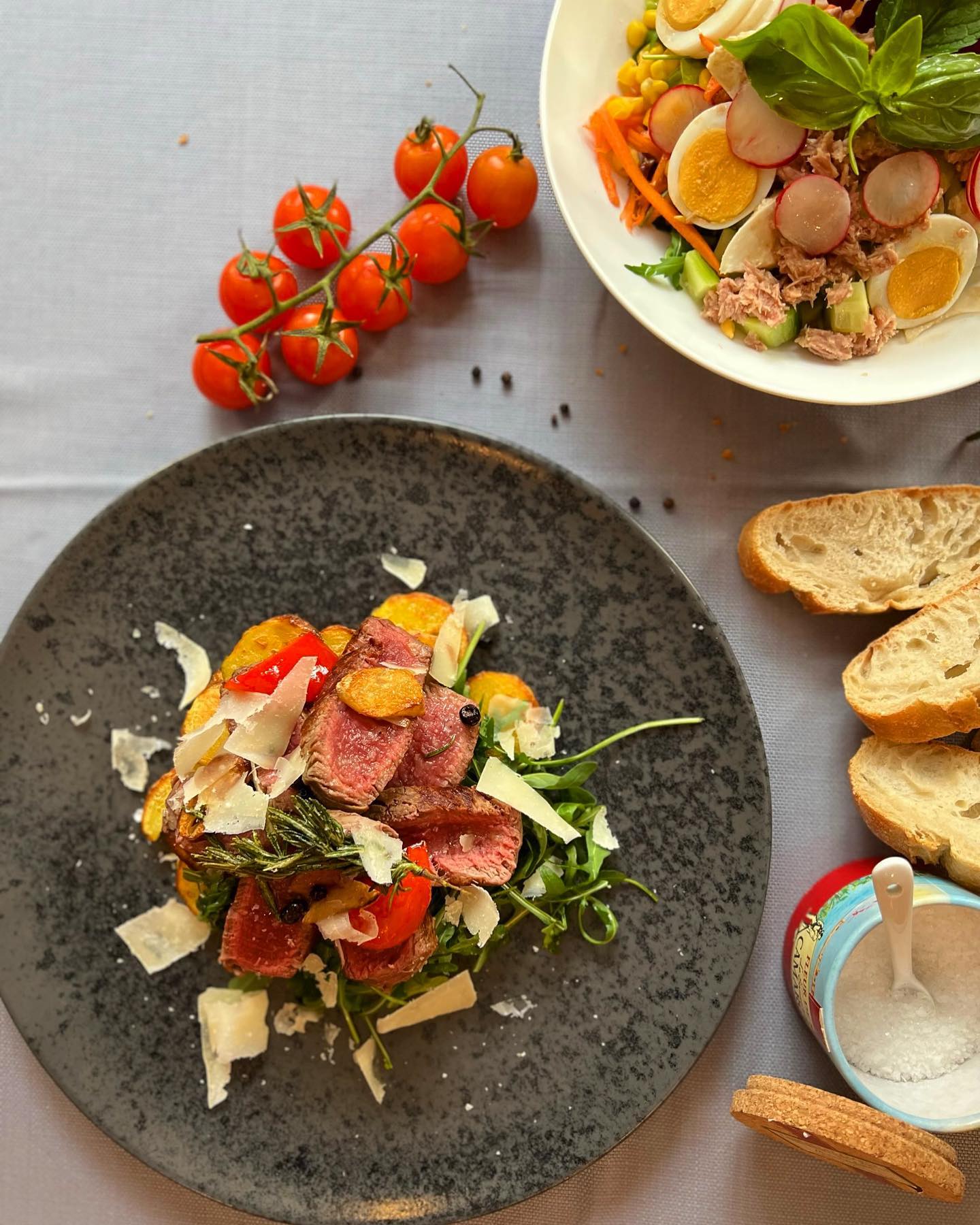 Ciao Amici :) Jetzt ist doch eine gute Zeit mit der Arbeit aufzuhören und das Wochenende bei uns mit gutem Essen einzuleuten, oder? ☀️🫶🏼 #tuttipazziperlacucina
#restaurantsmünchen #geheimtippmünchen #italianfoodmunich
#lacucina #münchen #pizzapastaandmore #munich