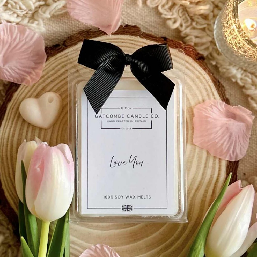 Who loves to use Wax Melts?
We can add ‘love you’ to your favourite scent and send them to someone special for you - not just for Valentine’s but any day of the year! 🤍
Enjoy your Wednesday 🤍
#pretty #photo #photooftheday #love #gift
Photo credit @cosykatea 🤍