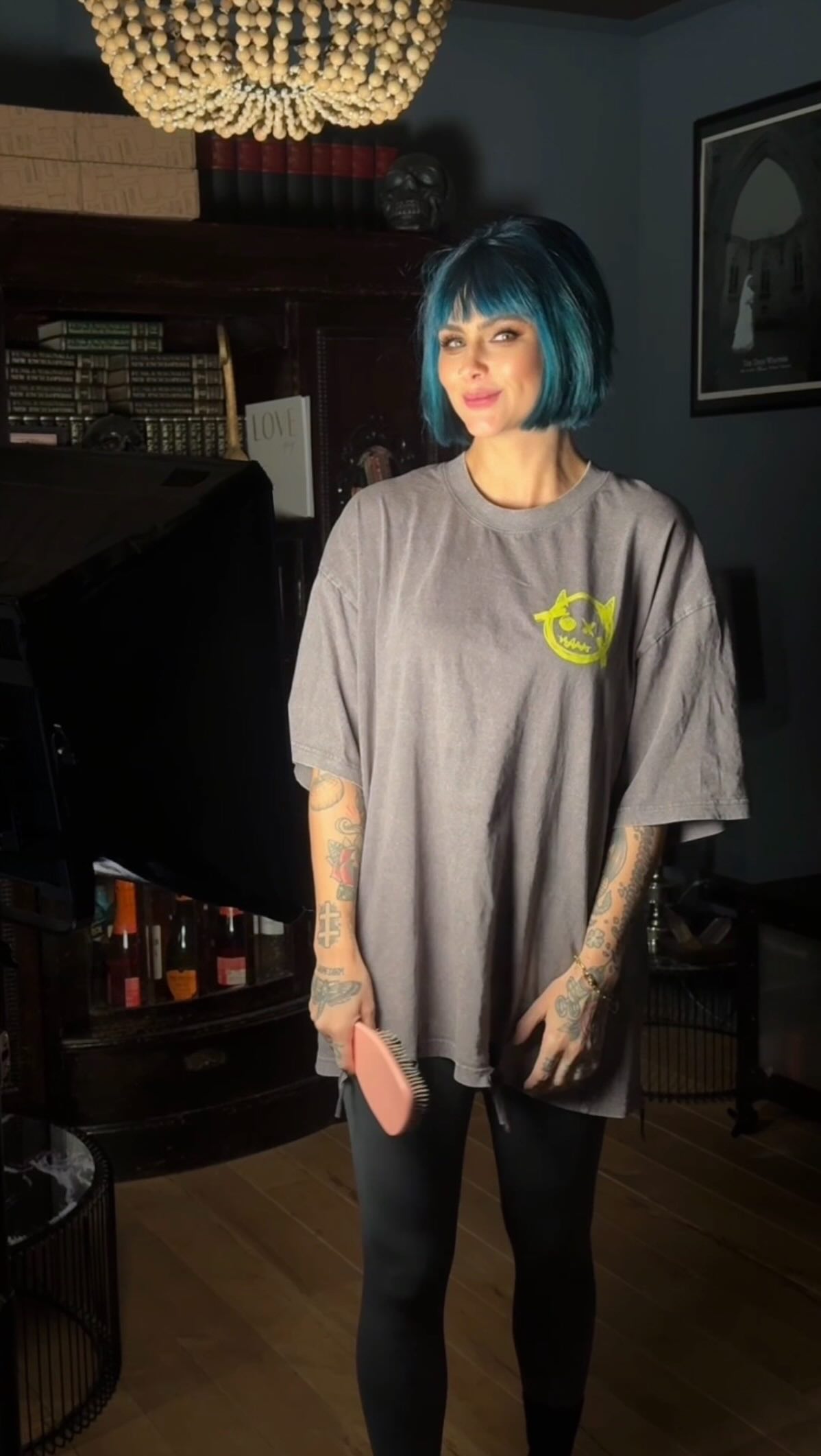 GEWINNSPIEL 📍Essen - ihr könnt 2x2 Tickets für meine Show Schrankgeflüster am 24.02. in Essen gewinnen ✨
Ich bin schon fleißig am üben und freue mich, dass es jetzt bald losgeht!!
Die Gewinner werden am 20.02. 14:00 Uhr ausgelost und hier in den Kommentaren bekanntgegeben und über DM informiert.
📍 Frankfurt: Freitag, 20. Februar 2026 – Kabarett „Die Käs“
📍 Berlin: Samstag, 21. Februar 2026 – Tempodrom Kleine Arena
📍 Hamburg: Sonntag, 22. Februar 2026 – Kent Club
📍Essen: Dienstag, 24. Februar 2026 – Zeche Carl
📍Köln: Mittwoch, 25. Februar 2026 – Volksbühne am Rudolfplatz