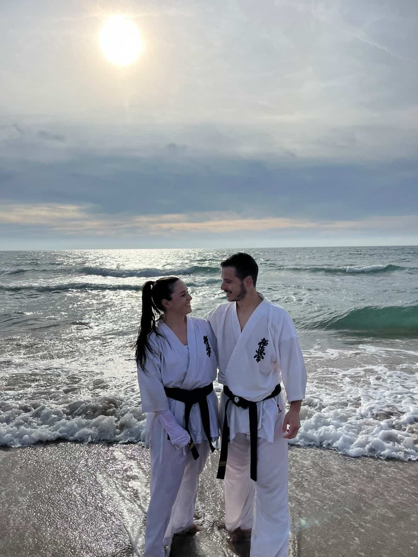 “Love is not about standing in the same place…
it’s about growing in the same direction.”
From the dojo to the beaches of Barcelona. 🥋🌊
Stronger together. Always.
#KyokushinLove #DojoFamily #StrongerTogether