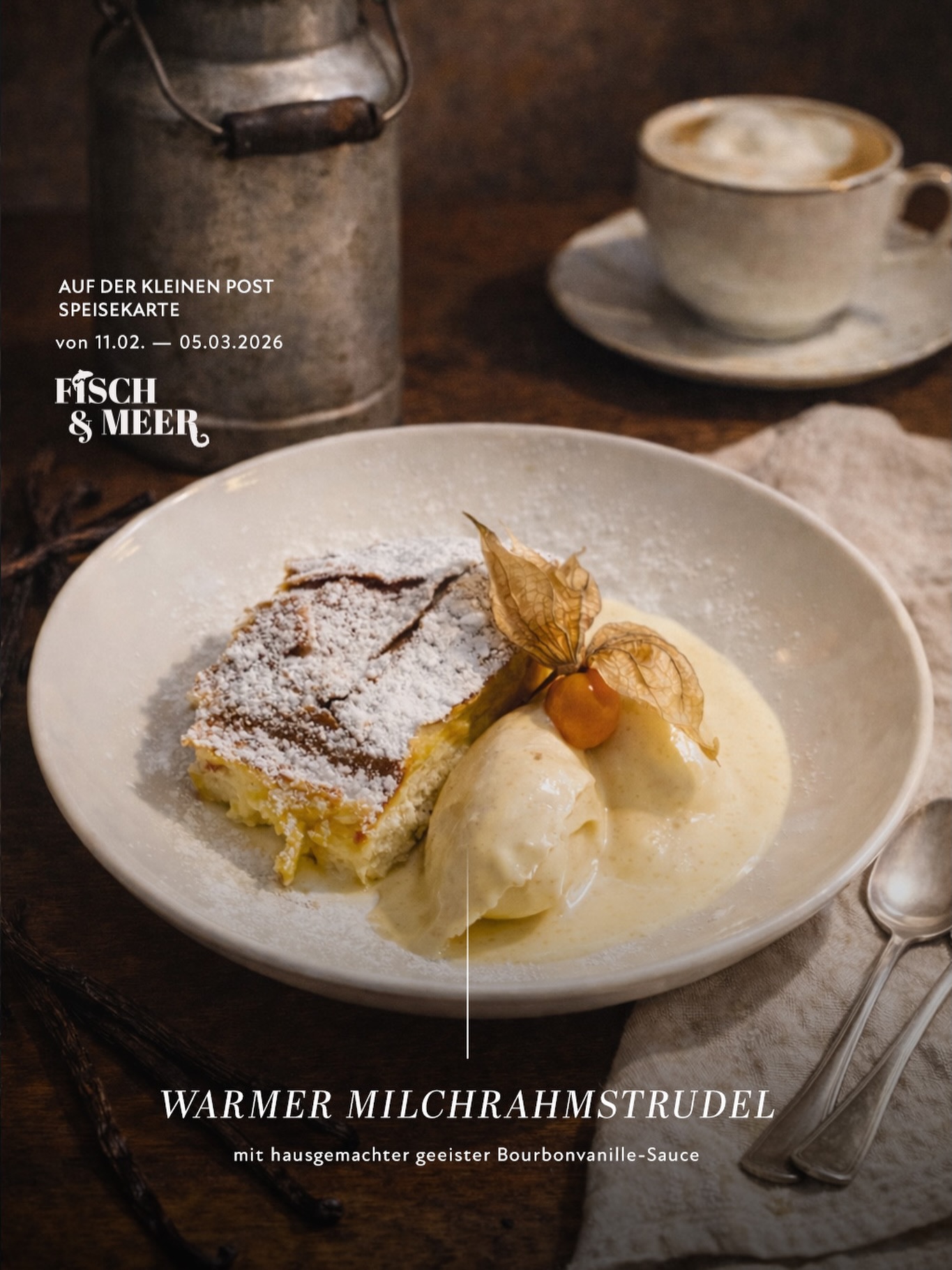 Draußen fallen gerade leise Schneeflocken – und drinnen duftet’s nach Geborgenheit. ❄️🕯️
Was passt da besser als ein warmer Milchrahmstrudel – zart, cremig, goldbraun gebacken, wie eine kleine Decke für die Seele.
Dazu unsere hausgemachte, geeiste Bourbonvanille-Sauce: kühl, samtig, duftend – sie schmilzt langsam am warmen Strudel und macht aus jedem Bissen ein kleines Winterglück. ✨🥮🍦