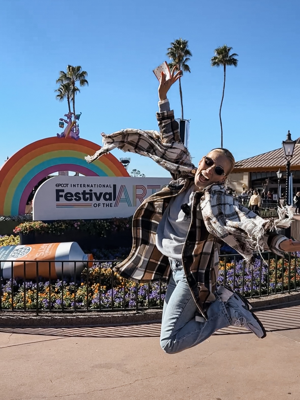 every former theatre kid’s favorite festival 🎭🍹🌈