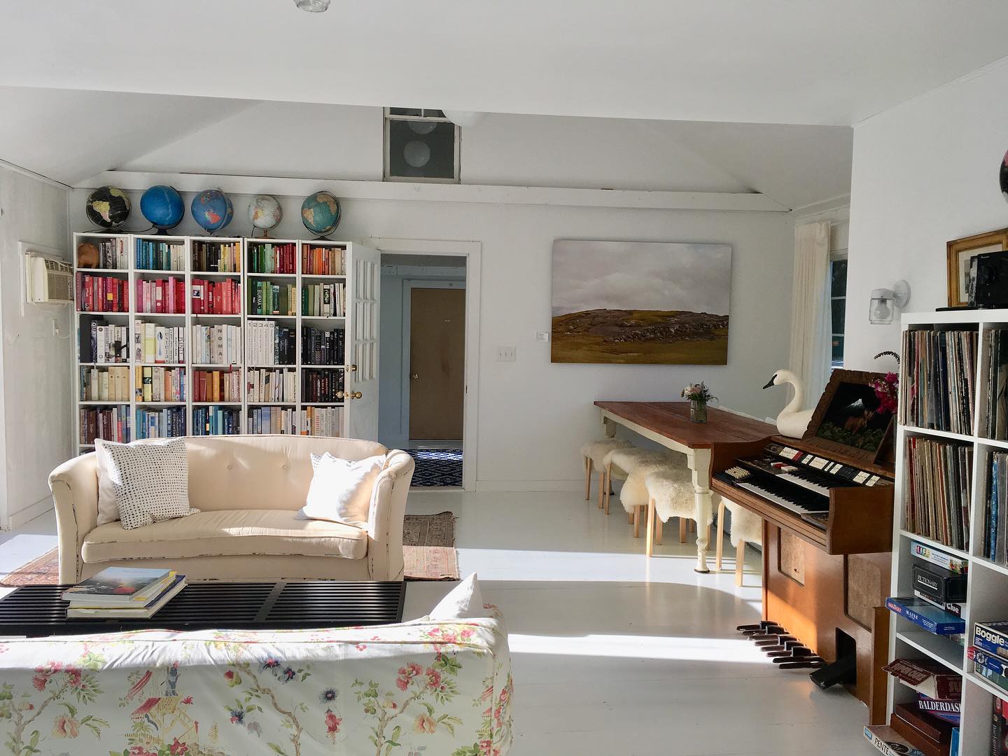 Morning sunshine in the big common room. Come visit! #lincolnvillemotel #maine #motel #interior #library #cookbooks #music #fun