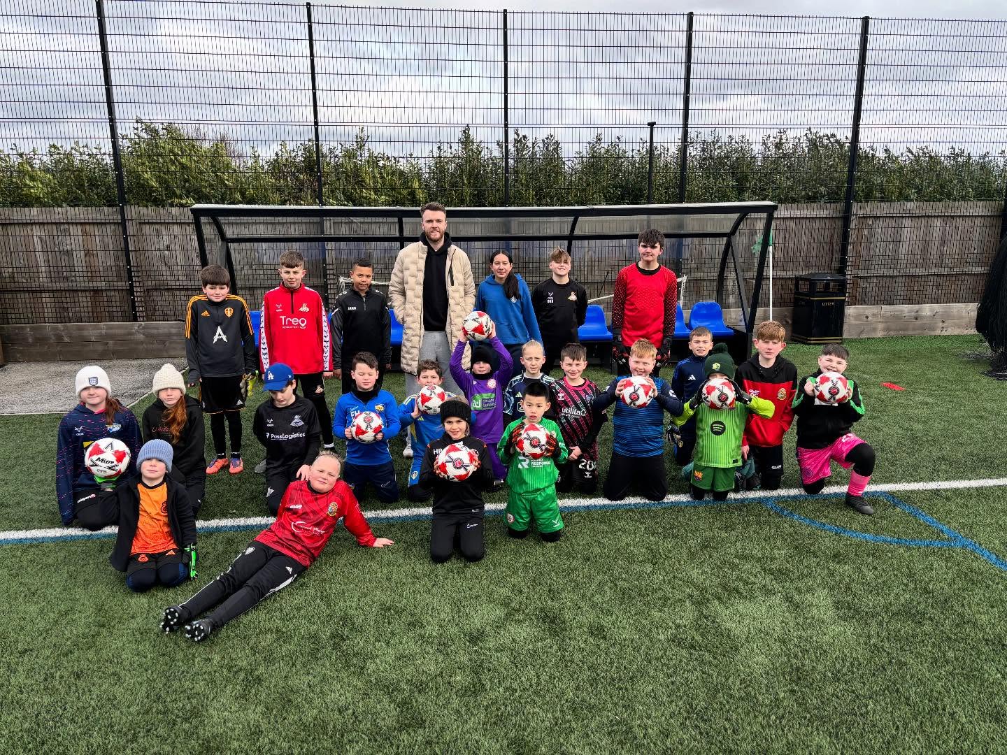 Another Fantastic GK Camp🧤⚽️
Real treat for the kids having Scotland International & Hearts Goalkeeper (on loan Doncaster) @zanderr1 For a lunchtime Q&A 🏴 🎤🧤
Well Done Goalies continue your hard work and one day you maybe able to play against the likes of Kylian Mbappé like Zander
thankyou zander 🤝
amazing work from coaches @ravenhillrogan123 @rr1_goalkeeping @jake_oram1 🧤