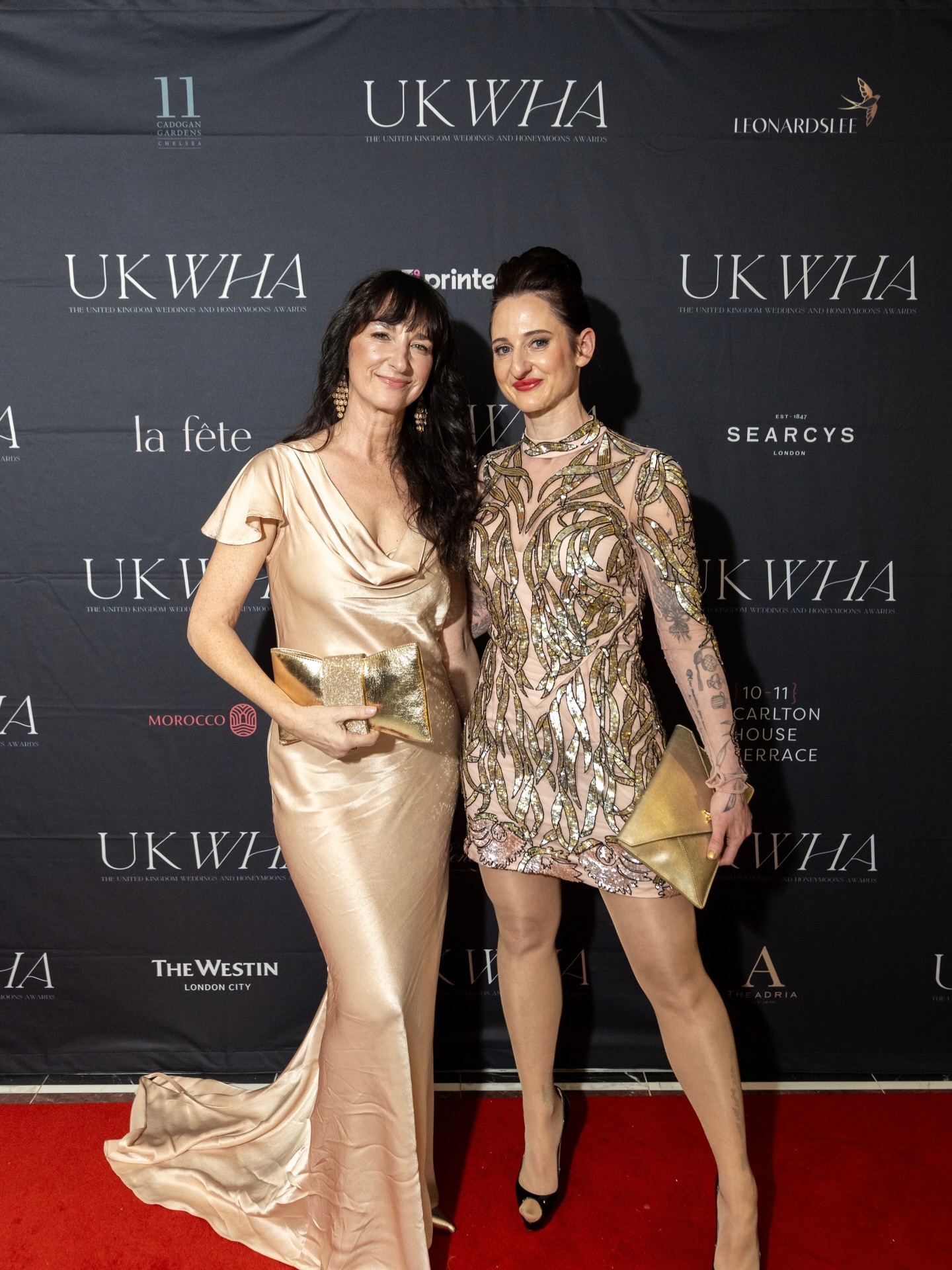 And the official pics are in…
It was such an honour to be at @thedorchester for the @ukwh_awards last Thursday as part of the judging panel. I also had the privilege of presenting the Wedding Cake Designer award.
Congratulations to@samanthaboonweddingcakedesign on your win.
A fantastic evening celebrating the very best of our industry.
Thank you to the @ukwh_awards team for such a brilliant night.
Pic 1 — Me and my amazing friend @suziemarieuk
Pic 2 — Me, @samanthaboonweddingcakedesign and the evenings host @emiliekateowen
Pic 3 — Me and @callumtopazio (judging chairman)
Pic 4 — The Judging Panel
Pic 5 — Our little gang. Me and the hubby. @suziemarieuk and her hubby and their daughter @georgiapescod
Photographer: @jamesmasonphotography
My Hair and make up: @lbmakeupandhair
#ukwha #thedorchester #weddingindustry #luxuryweddings #weddingawards
