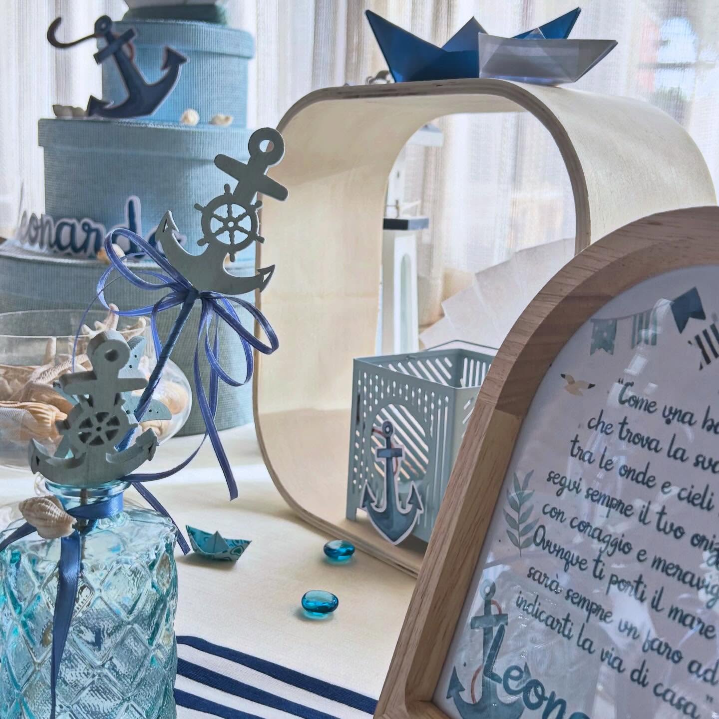 Un allestimento che profuma di mare, di vento leggero e di avventura .
Barchette di carta, piccoli approdi e dettagli che raccontano una storia dolce, pensata su misura per Leonardo.
Perché ogni evento merita di essere un viaggio fatto di emozioni, armonia e bellezza. 🌊⚓️
#GraficaEmozionale #lauratojagrafichepereventi #AllestimentiCreativi #ProgettiSuMisura #PaperDesign DettagliCheParlano