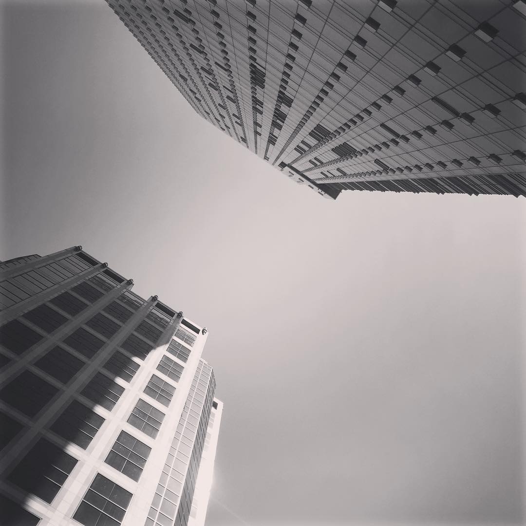 COAL HARBOUR š #vancouver #coalharbour #highrise #tower #realestate #vancity #realtor #vancouverrealtor #downtownvancouver #vancouverisaweaome #vancouverbc #blackandwhite #georgiastreet #vancityscape
