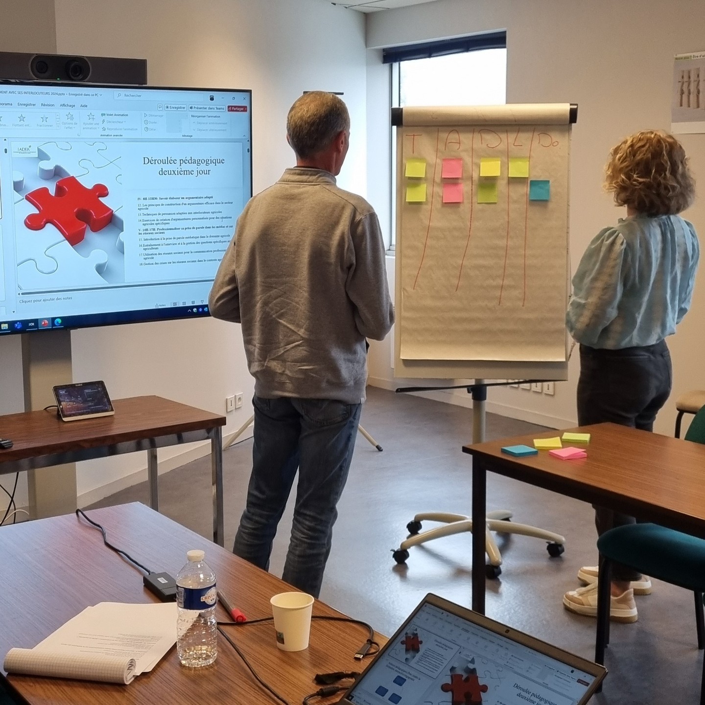 📢 Retour sur la formation "Communication Positive" !
Nous sommes ravis d'annoncer que notre dernière session de formation a été un véritable succès ! 🎉 Avec un taux de satisfaction de 95%, les participants ont trouvé cette formation extrêmement utile pour renforcer leurs compétences en communication.
Un grand merci à nos adhérents et à tous ceux qui nous font confiance pour les accompagner dans leurs projets de formation. 🙌 Ensemble, continuons à évoluer et à réussir !
#formationréussie #CommunicationPositive #merci #satisfactionadhérents #ensembleverslesuccès