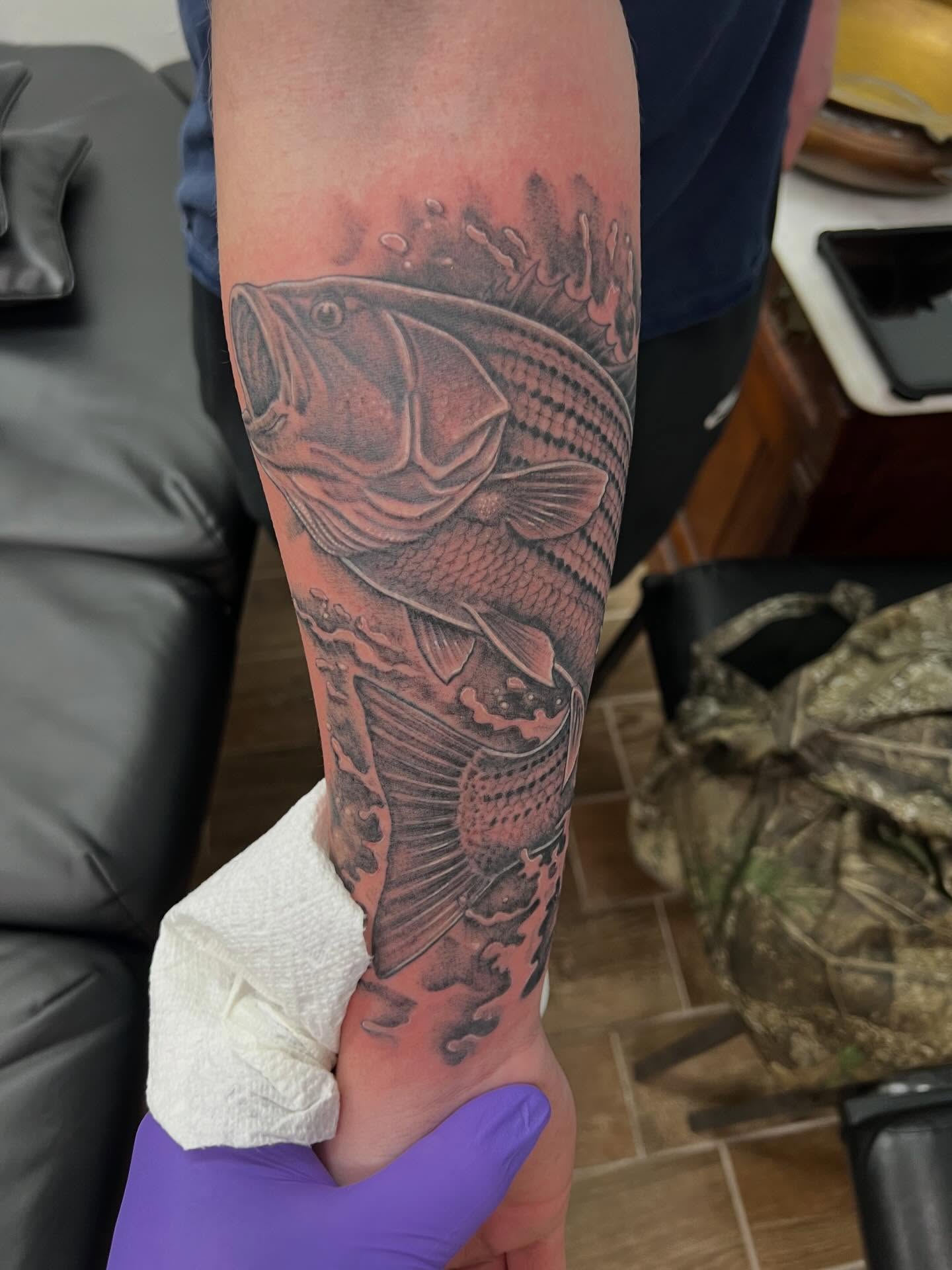 This tattoo definitely makes me wanna go fishing 🎣 lmao 🤣 thanks for looking #tattoo #fishtattoo #tattooartist #vatattooartist