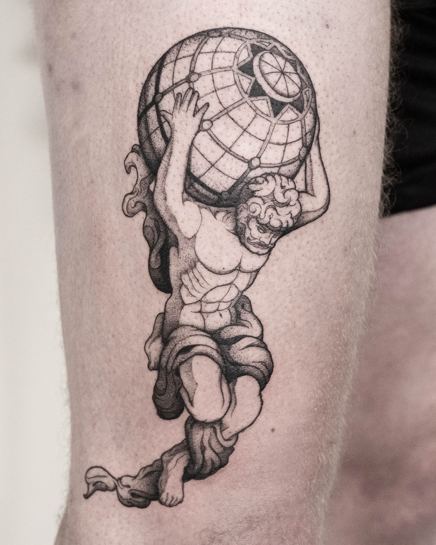 Are you like Jelle drawn to Greek mythology? It is always a powerful theme to translate into blackwork. Let me know what story or figure you would like to carry on your skin and send me a DM. Thank you Jelle for being back in my chair once again and for the trust.
#blackworktattoo #greekmythology #mythologytattoo #tattooeindhoven #dutchtattooer