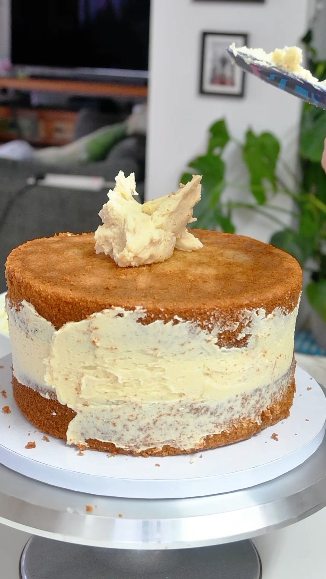 There’s something very calming about a clean stack and crumb coat.
Vanilla sponge, vanilla buttercream, and everything getting ready for colour 🎂
#FullFatBaking #CakeStacking #CrumbCoat #VanillaCake #BakingReels #CakeProcess #satisfyingbaking