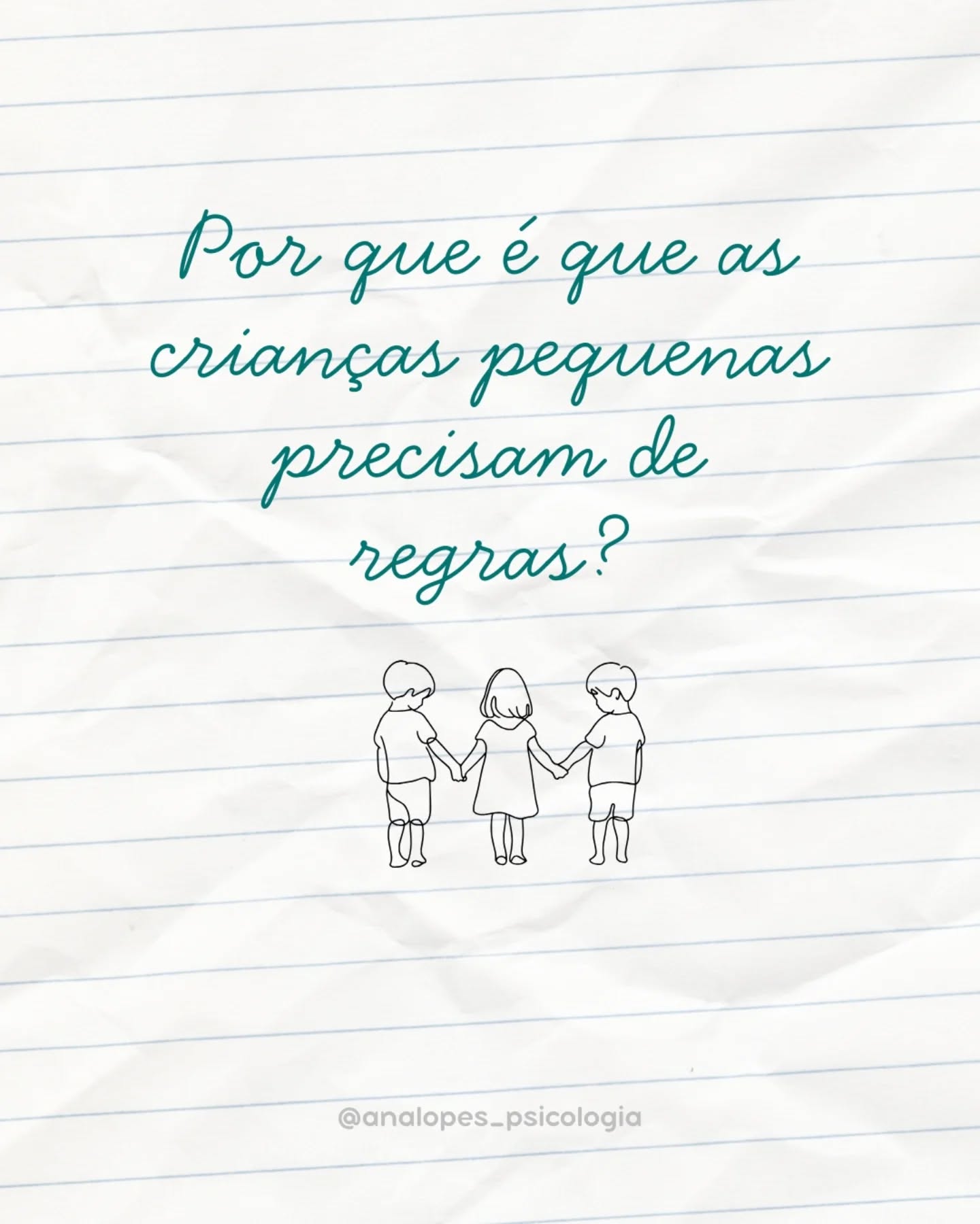 Porque é que as crianças pequenas precisam de regras?
Nos primeiros anos de vida, as regras funcionam como guias simples que ajudam a criança a compreender o mundo. Quando existem rotinas e limites claros, a criança sente-se mais segura, porque sabe o que esperar e o que os adultos esperam dela.
As regras também ajudam a desenvolver o autocontrolo, uma capacidade que ainda está a começar a formar-se. Uma criança pequena não faz birras ou desafia limites “de propósito” — está a aprender a gerir emoções, desejos e frustrações. Os adultos são o apoio essencial nesse processo.
Ter regras consistentes ensina, pouco a pouco, valores importantes como esperar, partilhar, cuidar e respeitar. Mesmo quando a criança protesta, os limites transmitem uma mensagem fundamental: há alguém que cuida de mim e me orienta.
Não é preciso ter muitas regras — apenas algumas, claras, repetidas com calma e acompanhadas de afeto. É nessa combinação de proximidade e firmeza que a criança cresce com confiança. 🌱
💾 Guarda este post para reler quando precisares e partilha com outros pais que possam beneficiar desta reflexão.
#PsicologiaInfantilPortugal #ParentalidadePortugal #EducaçãoPositiva #DisciplinaPositivaPortugal #SaúdeMentalInfantil