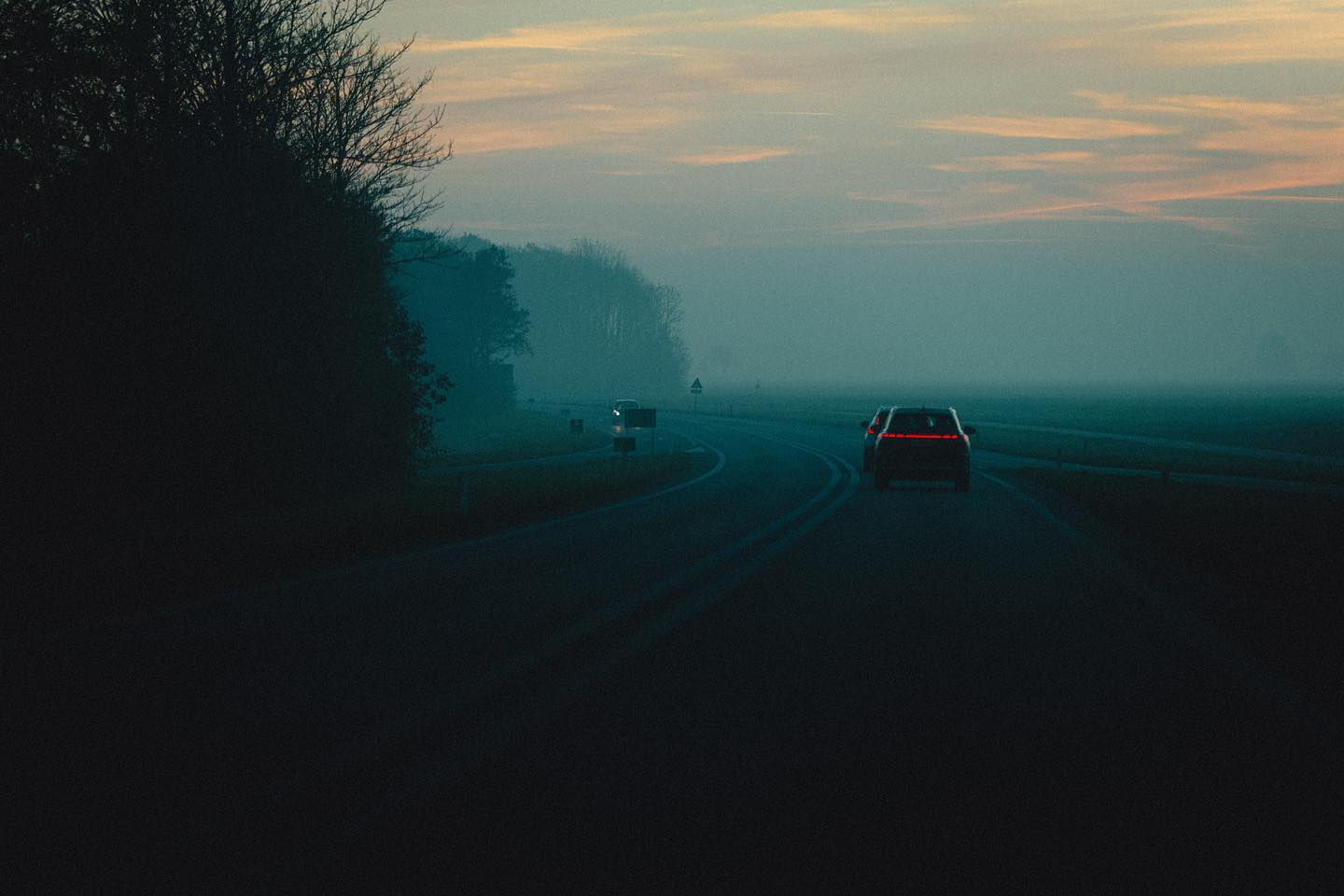 Driving
#photography #roads #groningen #eemshaven #car #cars #lightbar #futuristic #minimalism #bladerunner #cyberpunk