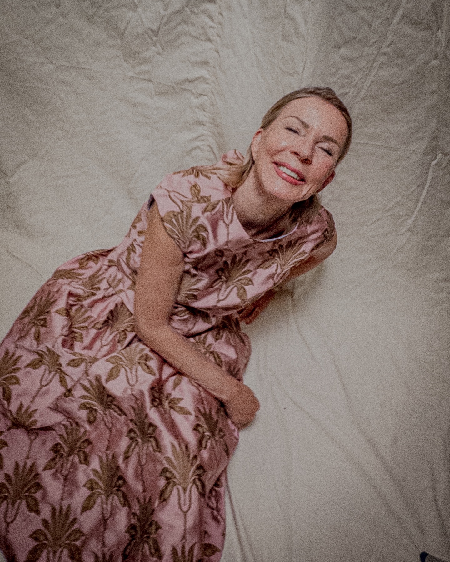 PARTY…
Wir finden, hin und wieder sollte das Leben einfach mal gefeiert werden.
Und das funktioniert ganz hervorragend mit einem Look von Jörg Johannes Ehrlich und Otto Drögsler für @odeeh_official!
Spass am Leben.
Spass an der Mode.
📷 Jörg Kessel
#fashion #fun #party #look #ootd