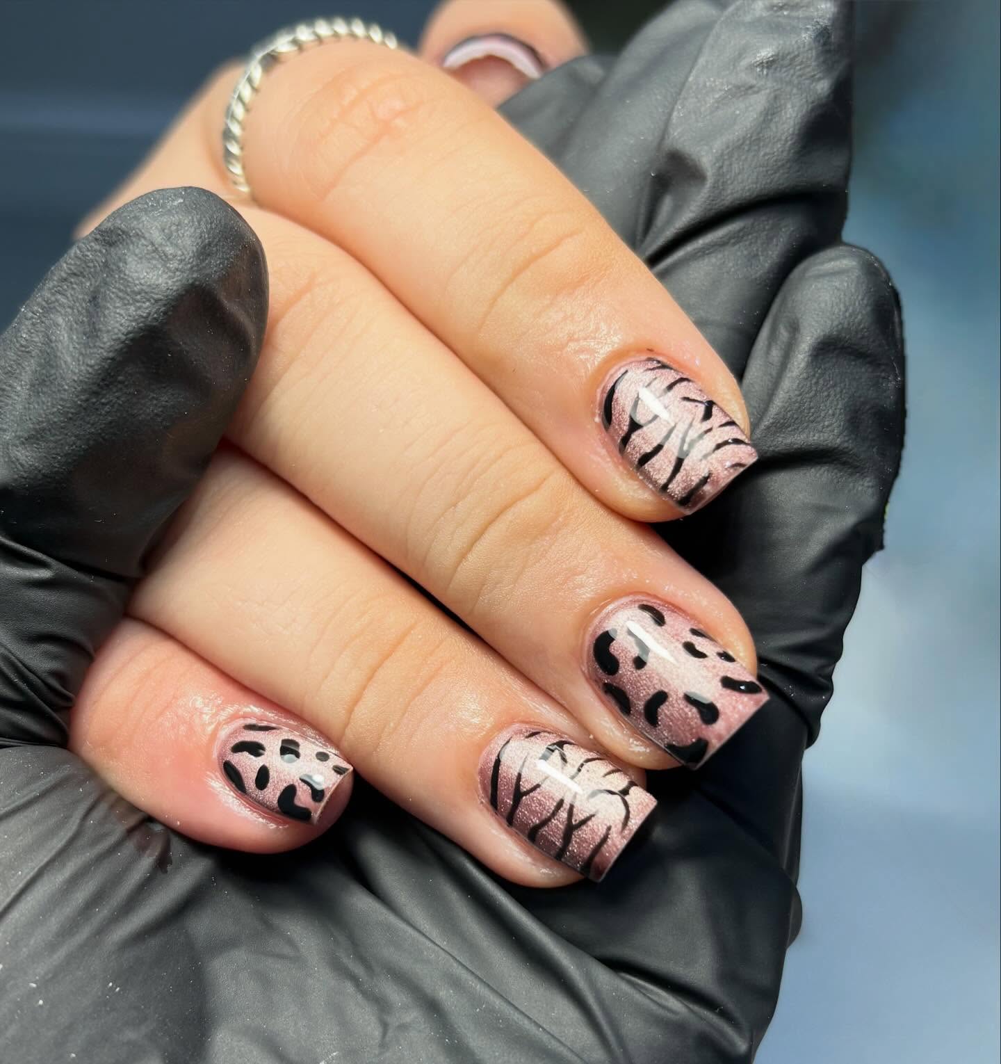 Rawr 🐯🐆
#biab #jadedbeautystamford #tigerprintnails #leopardprint #cateye