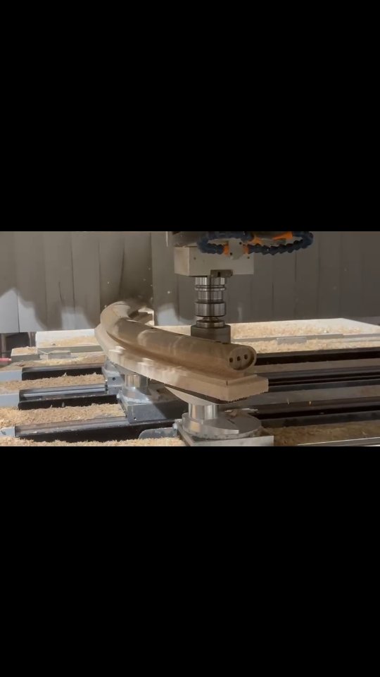 Making some flat curves on the router today this video shows the process from blank to finished rail 😯
#handrails #woodwork #rail #staircase #madeinsheffield