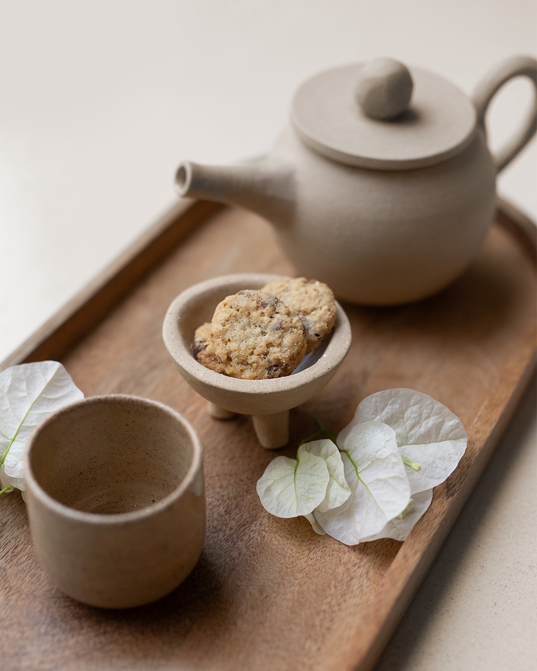 At Lyftaal, every journey begins and ends with tea 🍵
Our welcome tea is poured with care, inviting you to settle into stillness. Imagine rooibos, rose and vanilla - grounding and softly heart-opening. Or rooibos with lemon, chamomile and lavender, cherished for its calming, nervous-system-soothing embrace.
After your treatment, we close the circle with our own handcrafted blend of rooibos, buchu and cinnamon - warm and restorative - designed to cradle the body into ease and allow peace to linger just a little longer.
These teas are part of Lyftaal’s daily rhythm, thoughtfully prepared and served with every treatment.
Because healing unfolds slowly.
#Lyftaal #TeaRitual #HolisticHealing #CarmienTea #NammuCeramics