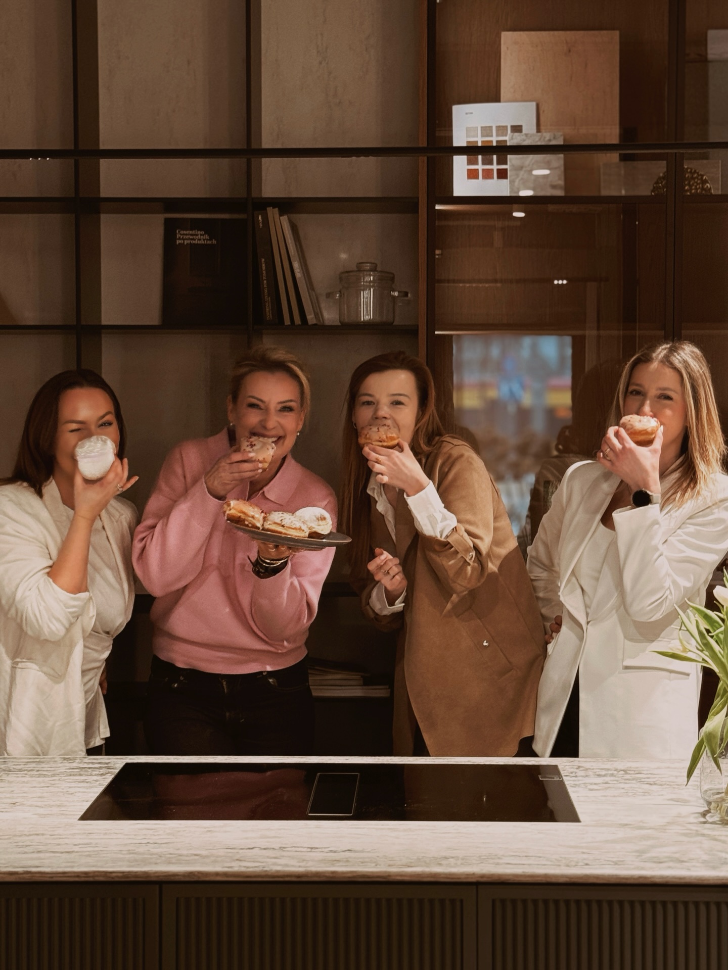 Są przyjemności, które nie potrzebują rozgłosu.
Wystarczy jakość, odpowiedni moment i odrobina wyrafinowania😉
Dziś celebrujemy to, co dopracowane w detalu.
To, co zostawia po sobie dobre wrażenie — na długo.
👉🏽 @decoroom_eu