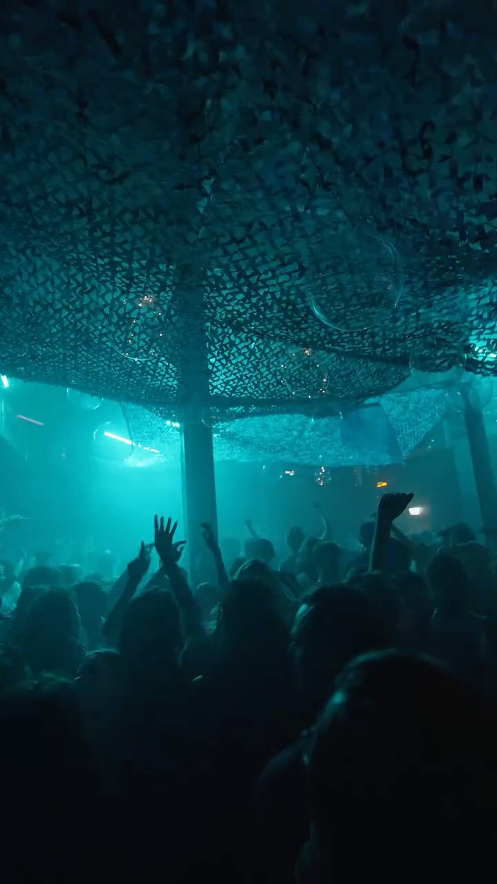 Das Kuddelmuddel macht im Tanzhaus wieder die Nacht zum Tag!
Lucid lädt mit dreamy Trance zum träumen ein, Smile. wird euch mit ihren Beats ein großes Lächeln aufs Gesicht zaubern und KONKRETE bringt zum ersten Mal in der Kuddelmuddel Geschichte Drum 'n' Bass ins Cafe!
Freut euch auf neue Floordesigns und neuen Sound von neun Kollektiven. Mit dabei sind:
Lucid
Smile.
KONKRETE
Kollektiv Schieflage
unten durch FFM
HOUSE QUEENS
Rosa Raketen
Round165
Drum and Bass Station
Einlass ab 18 Jahren