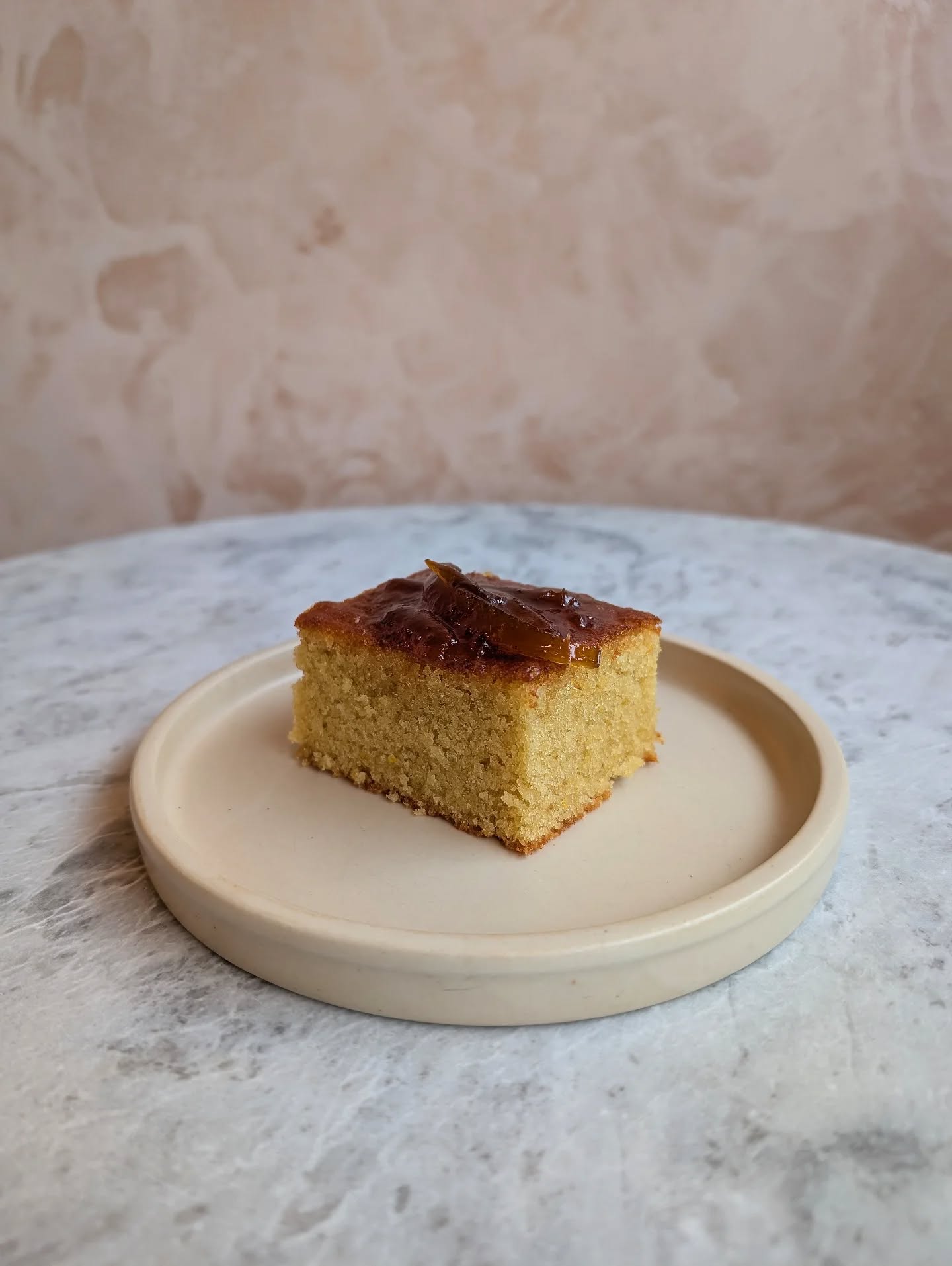 Orange & Olive Oil topped with Marmalade on the bar today. 🌞
Open until 4pm. 🍰 ☕
@visitarundel @discover_sussex @sussexstories @sussexbytheseaarun @sussexexclusive @experiencesussex
#junipercafearundel #coffeeshoparundel #freshkybakedcake #arundelwestsussex #cafeandbakeryarundel