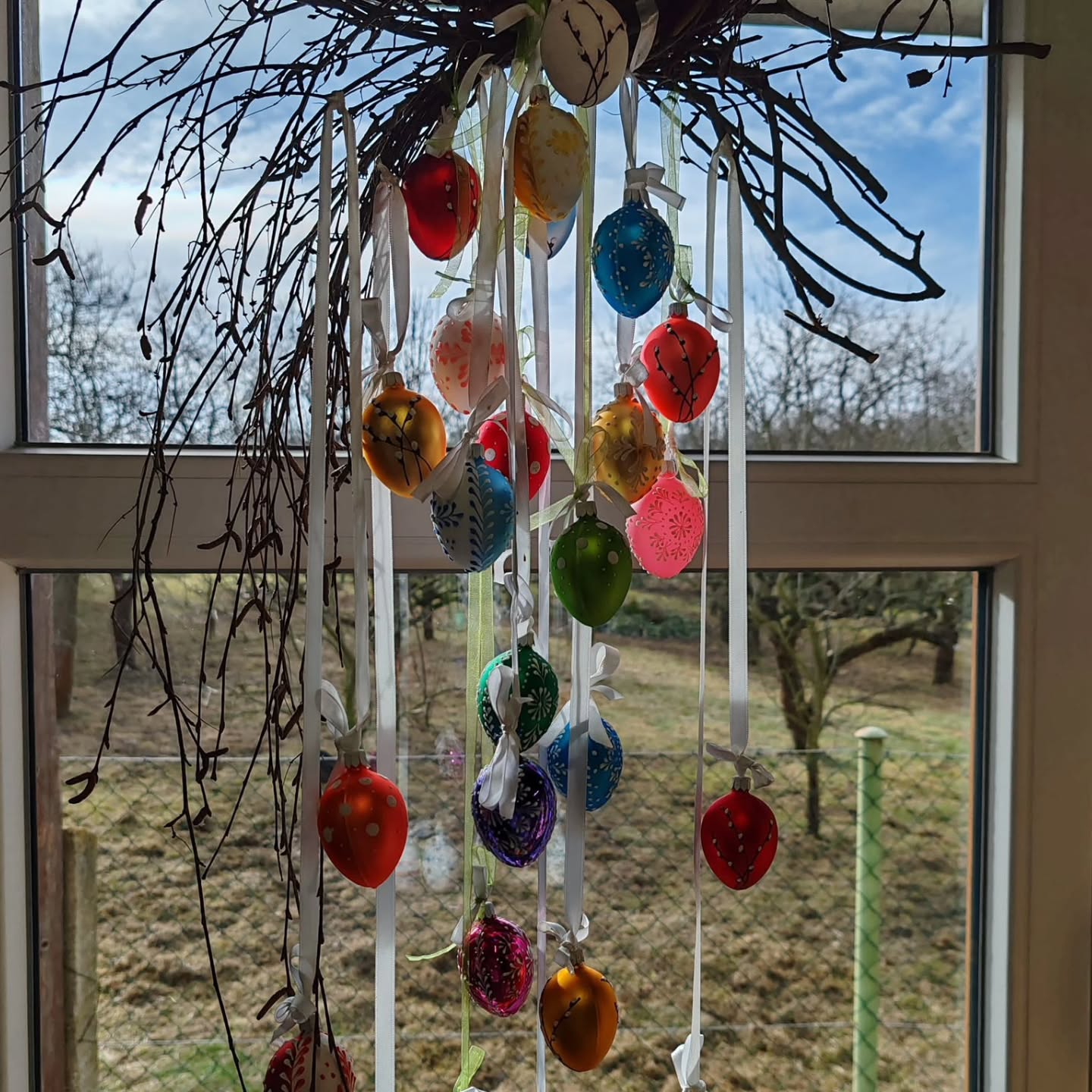 Tag 3 in Tschechen!🇨🇿
Heute waren wir in einer Fabrik namens ‚Koulier‘ und haben uns angeschaut wie Weihnachtskugeln hergestellt werden. Im Anschluss durften wir selbst eine Weihnachtskugel gestalten.🤗
Am Nachmittag waren wir in der Schule und haben im Englischunterricht unsere Präsentationen über Werder vorgestellt. #erasmusplus #werderhavel #chotěboř