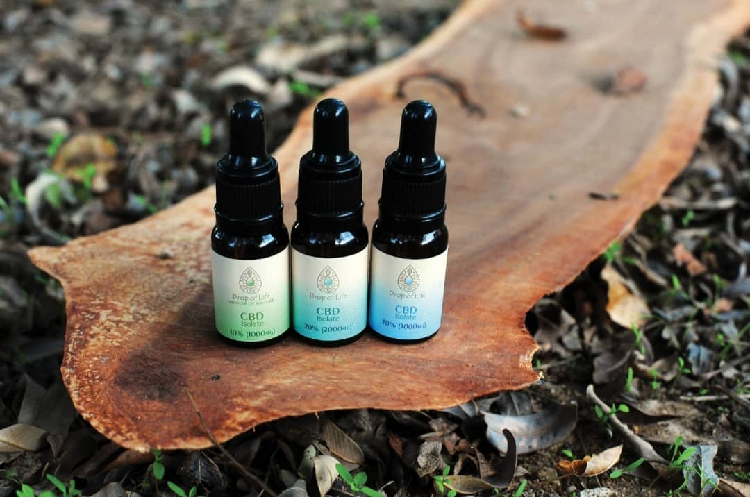 ๐From the wisdom of nature๐
Our CBD Isolate tincture is formulated using pure crystalline CBD extracted from US-grown hemp plants of the highest quality. This extract is infused into medium chain triglyceride (MCT) coconut oil. It is almost odorless and tasteless. ~This formula is fast acting โ for moments of anxiety, stress or pain. ~It is almost odorless and flavorless โ easier to ingest for people with sensitive taste buds. ~This formula may be more helpful than whole plant formula for sleep issues. ~There is no THC in our Hemp Derived Isolate Tinctures.