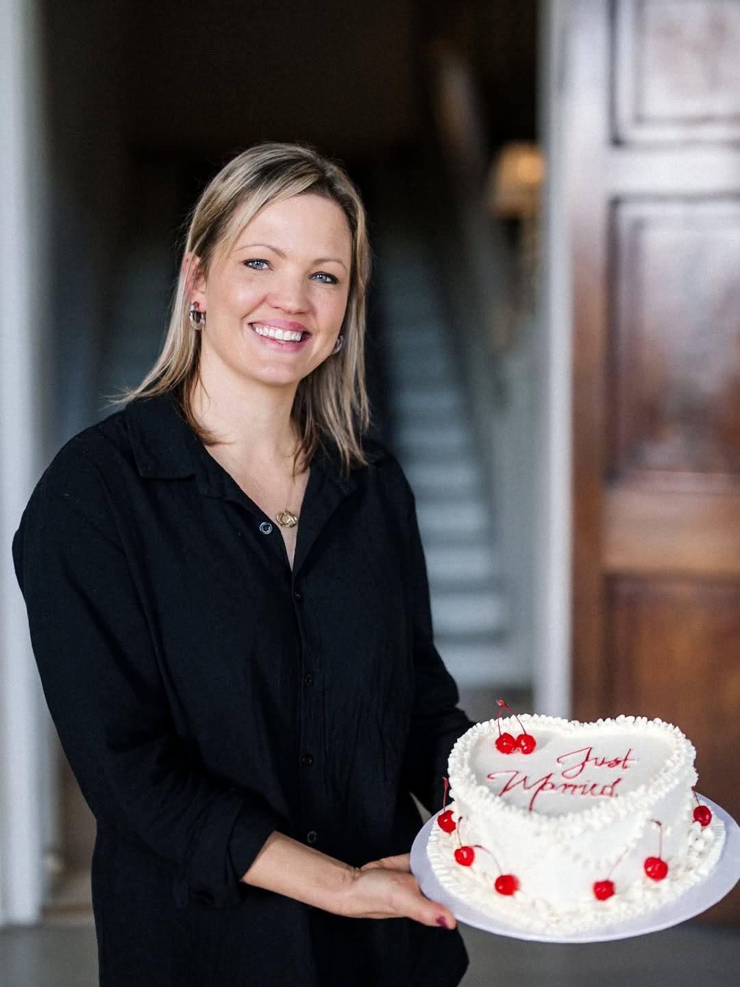 Me + a heart shaped Lambeth 😆❤️🍒
@pyneshouse
@lunaweddingsanna
@hylandweddings
#pynes #pyneshouseweddings #heartlambethcake #luxurycakes