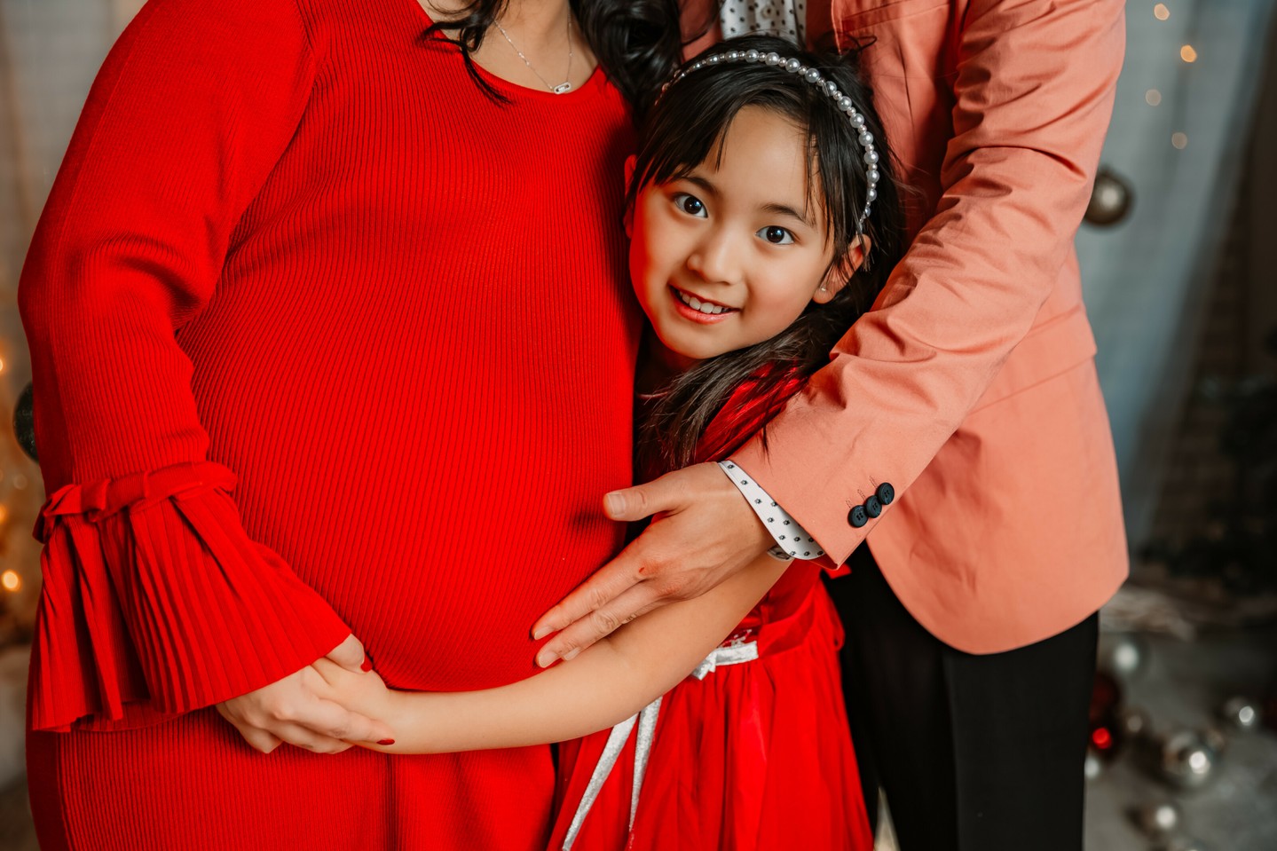 If the idea of family photos feels overwhelming — you’re not alone.
I guide you through everything so you don’t have to think, stress, or manage a thing.
You just show up and love on your people 💛