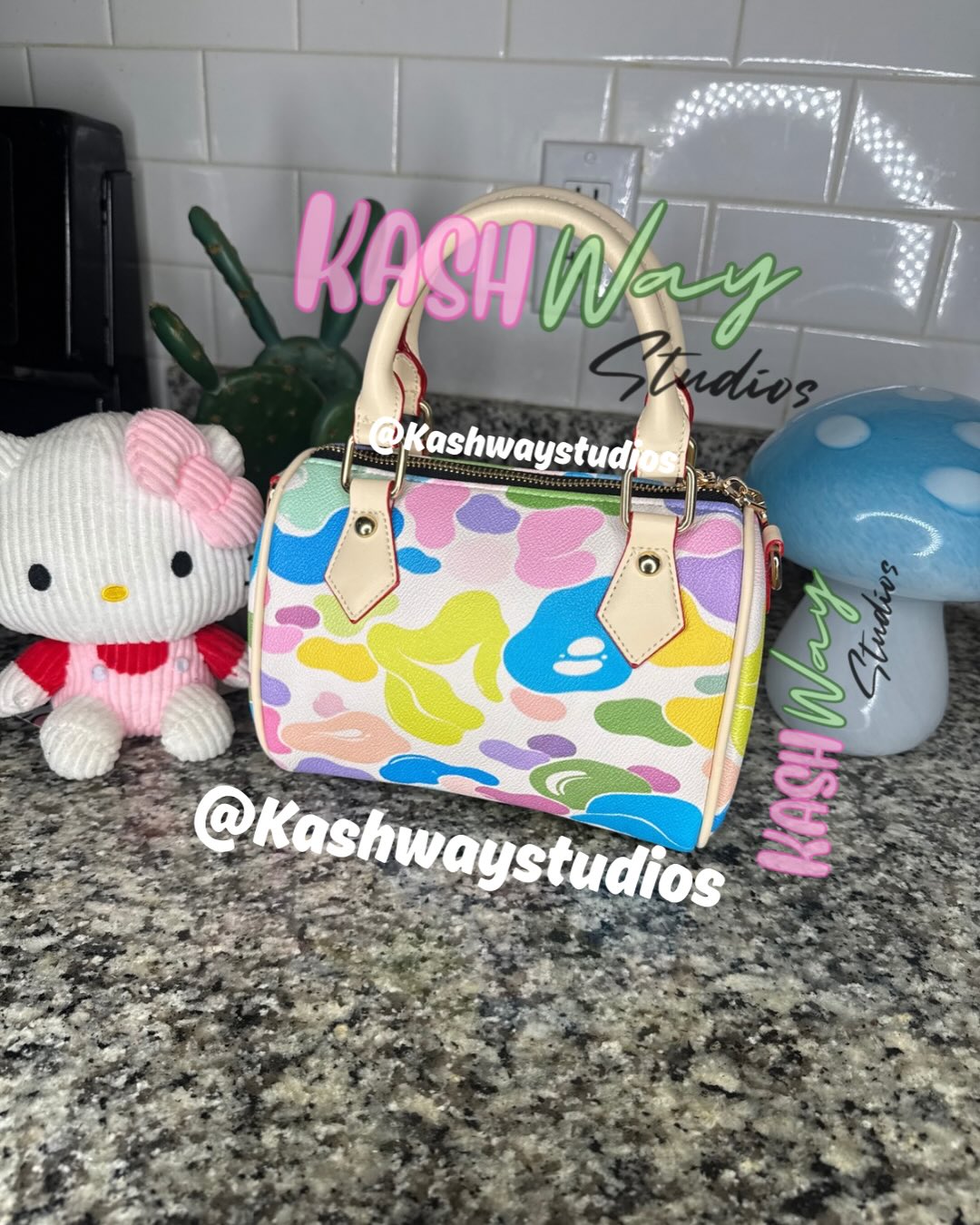 OMG WHERE DID YOU GET YOUR BAG??😱🤩
KASHD BUBBLE BAGS JUST DROPPED!😝
HK/ MILO/ BAPE BUBBLE BAGS🙈🌝 ONLY AT SHOPKASHINC.COM🛍️