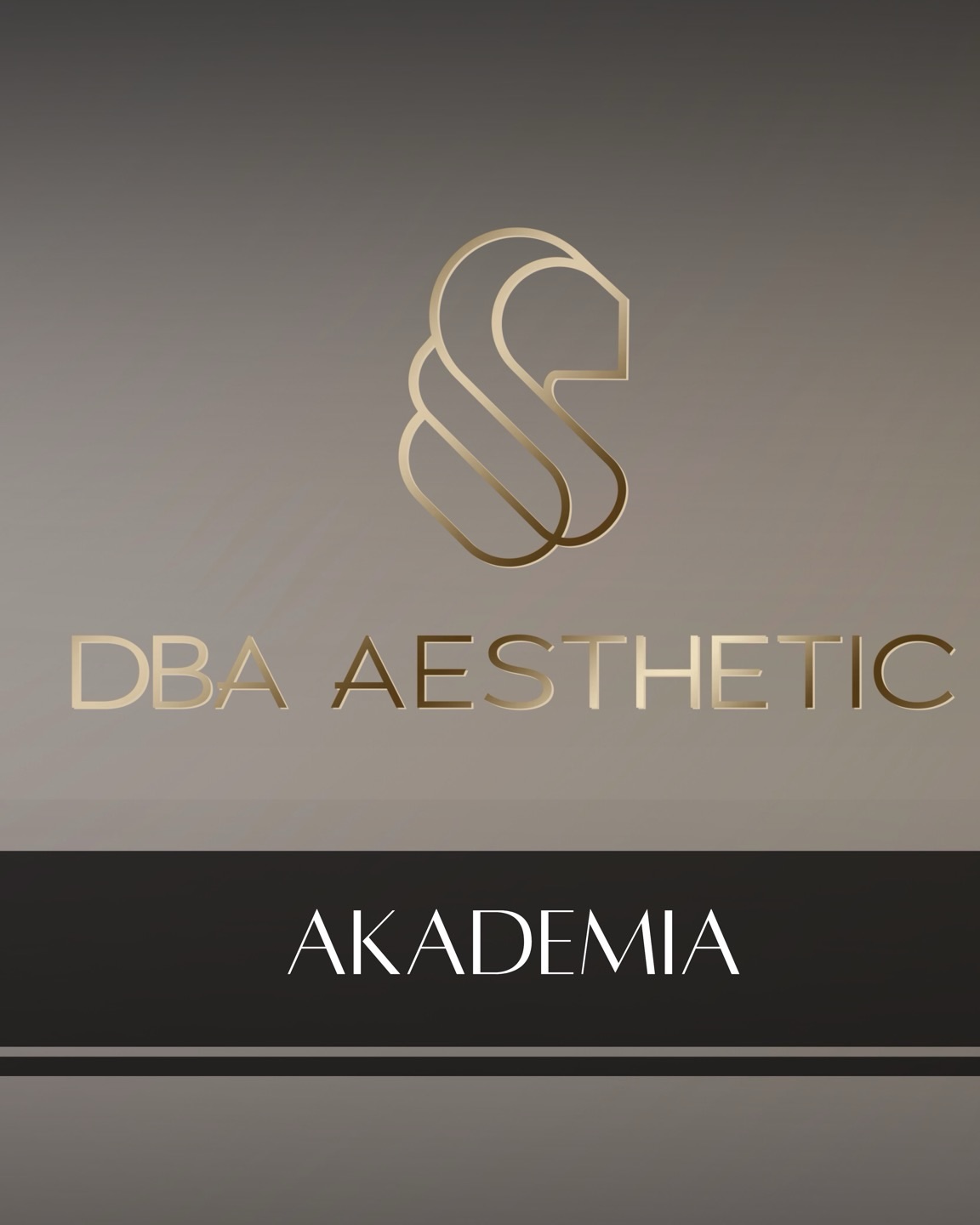 To są programy, które zmieniają poziom pracy.
Roczna Akademia Estetyczna.
Półroczny Program Intensywny.
Kwalifikacyjne Kursy Zawodowe.
Każdy z nich ma jedną wspólną cechę — strukturę.
Uczysz się nie tylko techniki.
Uczysz się myślenia klinicznego.
Planowania terapii.
Podejmowania decyzji.
Pracy z odpowiedzialnością.
Nie uczymy schematów.
Uczymy procesu.
Pracujesz na modelach.
Analizujesz przypadki.
Rozumiesz, dlaczego coś działa — a nie tylko jak to wykonać.
Bo w tej branży można szybko zacząć.
Ale tylko nieliczni budują pozycję na lata.
Jeśli chcesz przejść z poziomu „robię zabiegi”
na poziom „prowadzę świadomą terapię” —
sprawdź program dopasowany do Twojego etapu.
Napisz w komentarzu: PROGRAM
albo wyślij wiadomość prywatną, a wyślę Ci szczegóły.
Rekrutacja trwa.
Poziom zostaje.