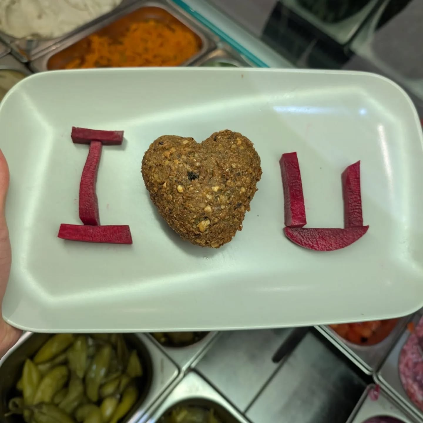 Spreading hummus & love today at The Pea 💕
Our No.1 falafel got a little Valentine’s makeover… heart-shaped and made with love ❤️
And yes… that’s our famous pickled turnip making a special appearance 😉
Wishing everyone a beautiful Valentine’s weekend!
#ValentinesFood #FalafelLove #HummusLove
#kingstonuponthame