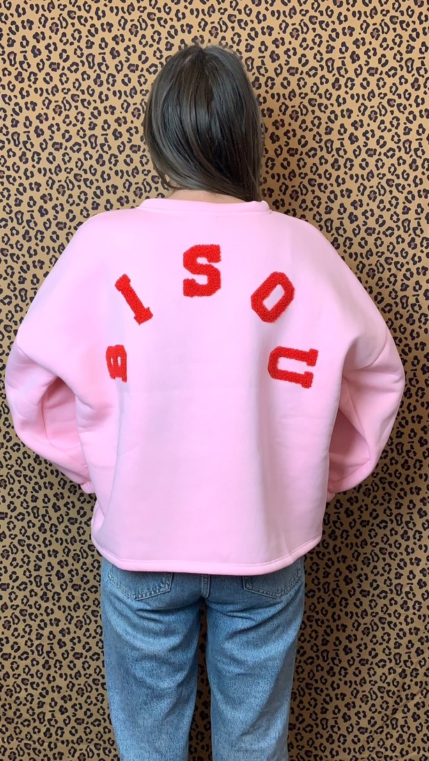 Quand tu prends un peu trop à la lettre ce qu’il y a écrit sur ton sweat 😘🙈
#eshop #sweat #bisou