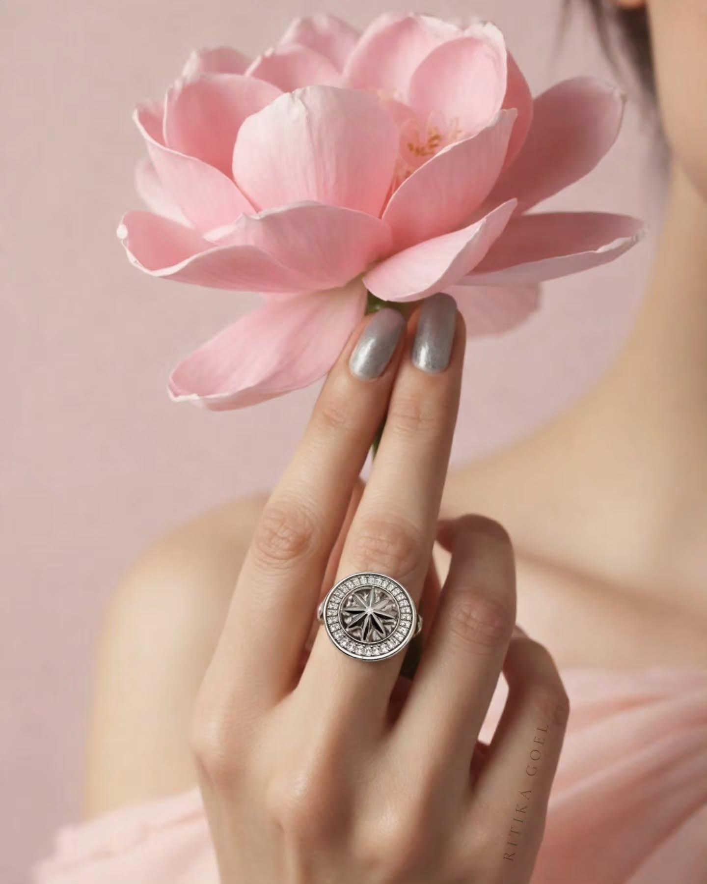 Soft moments. Subtle sparkle. ✨
When elegance chooses to whisper, it looks like this — delicate, refined, and quietly unforgettable.
Some pieces don’t ask for attention… they simply deserve it. 🩷