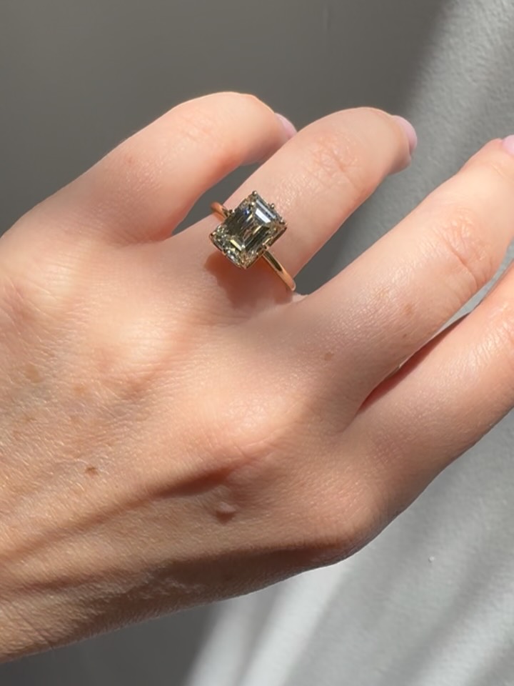 Some emerald cut engagement ring goodness to end a busy week 💕