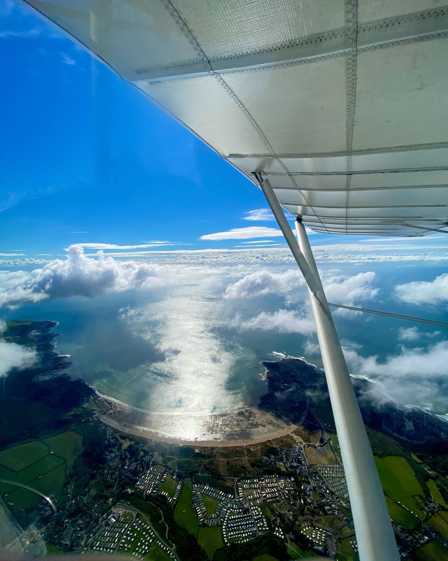 Wide angle over Port Eynon this morning! Beautiful ๐โ๏ธ