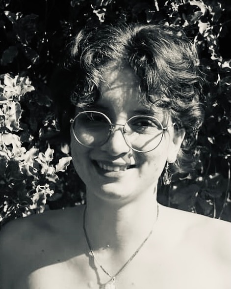 Introducing new tutor Fran Caceres! Fran grew up in Argentina with a degree in Drama after six years at National University of Cordoba. She worked as an assistant director for five years at a cultural centre while acting in other productions of her own. For her, theatre is a space where you can explore the depth and range of human experience on stage. Theatre is a shared truth and connection, the most human thing we can do.
Fran co-tutors our Associates on Thursdays at Keirunga Creative Arts Venue. Welcome to the HaBYT whānau Fran!