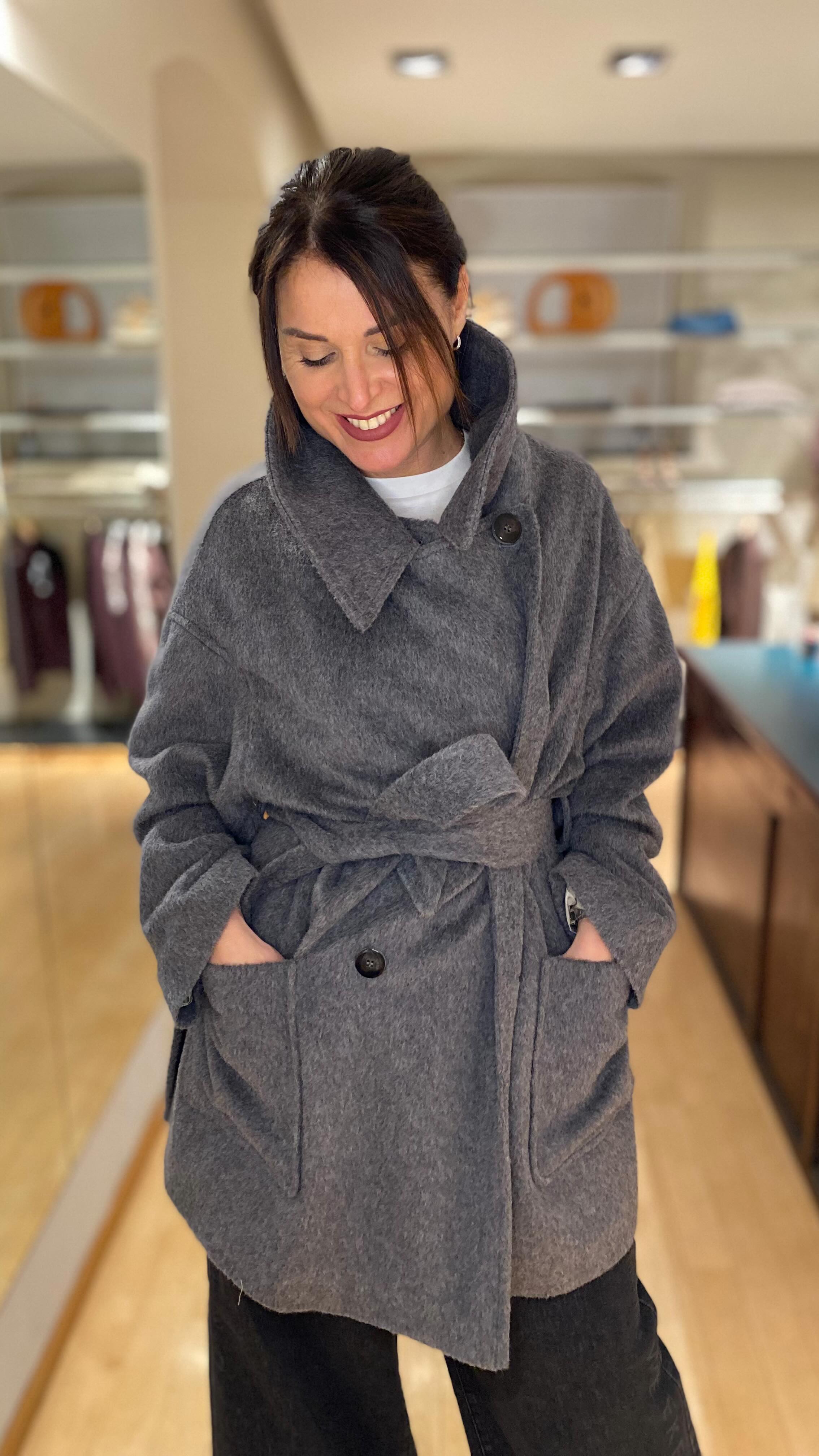 Ragazze, PEZZI FORTI!
Ecco i capi spalla in super SALDO, le ultime taglie rimaste!
Passate a Bogliasco, oppure scrivetemi in direct o su whatsapp: +39 339 5840686
#ultimetaglie #capispalla #abbigliamentodonna #saldi #luxuryfashion