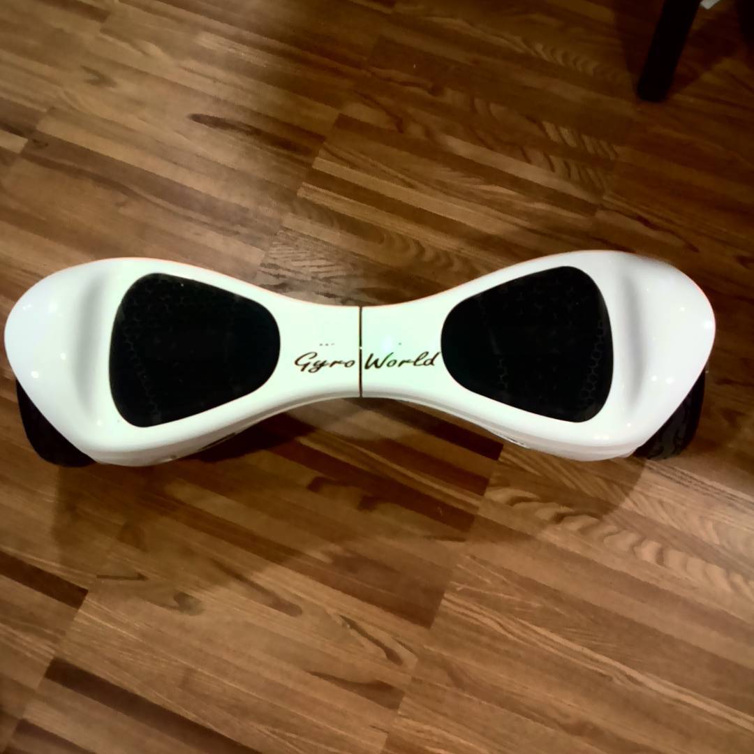 Le modèle Hype 💣
Produits certifiés CE, RoHS, FCC
N'achetez pas vos produits aux particuliers à 300,00 € et profitez de vos fêtes 🎉
#gyropode #Gyroworld #Hoverboard #Noël #fashion #monorover #monowheel #smartbalancewheel #Paris #Lille #Lyon