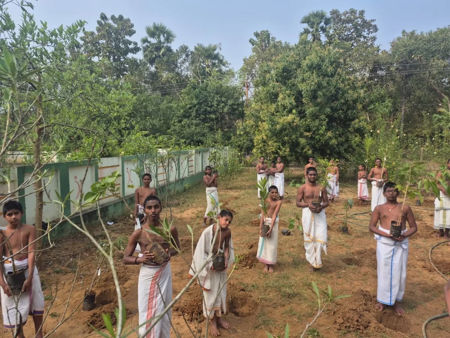 Republic Day - Tree Planting program
#environmentfriendly #integratedpathasalas #ivakanchikamakoti #sankaramutt #republicdayindia