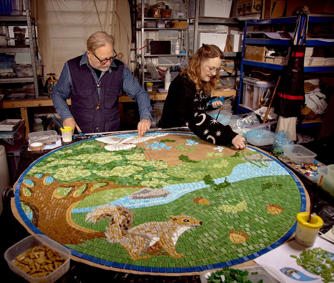 The central panel of the mural for Hever CofE school in Kent. The entire mosaic is made of 3 panels that all interact with each other. The design features wildlife, nature and a boat. The sky transitions from dawn to dusk and will be truly inspiring for the children.
Photo taken by Saul @hansaulo 📸
#wipart #schoolprojects #schoolworkshop #mosaico #glassart