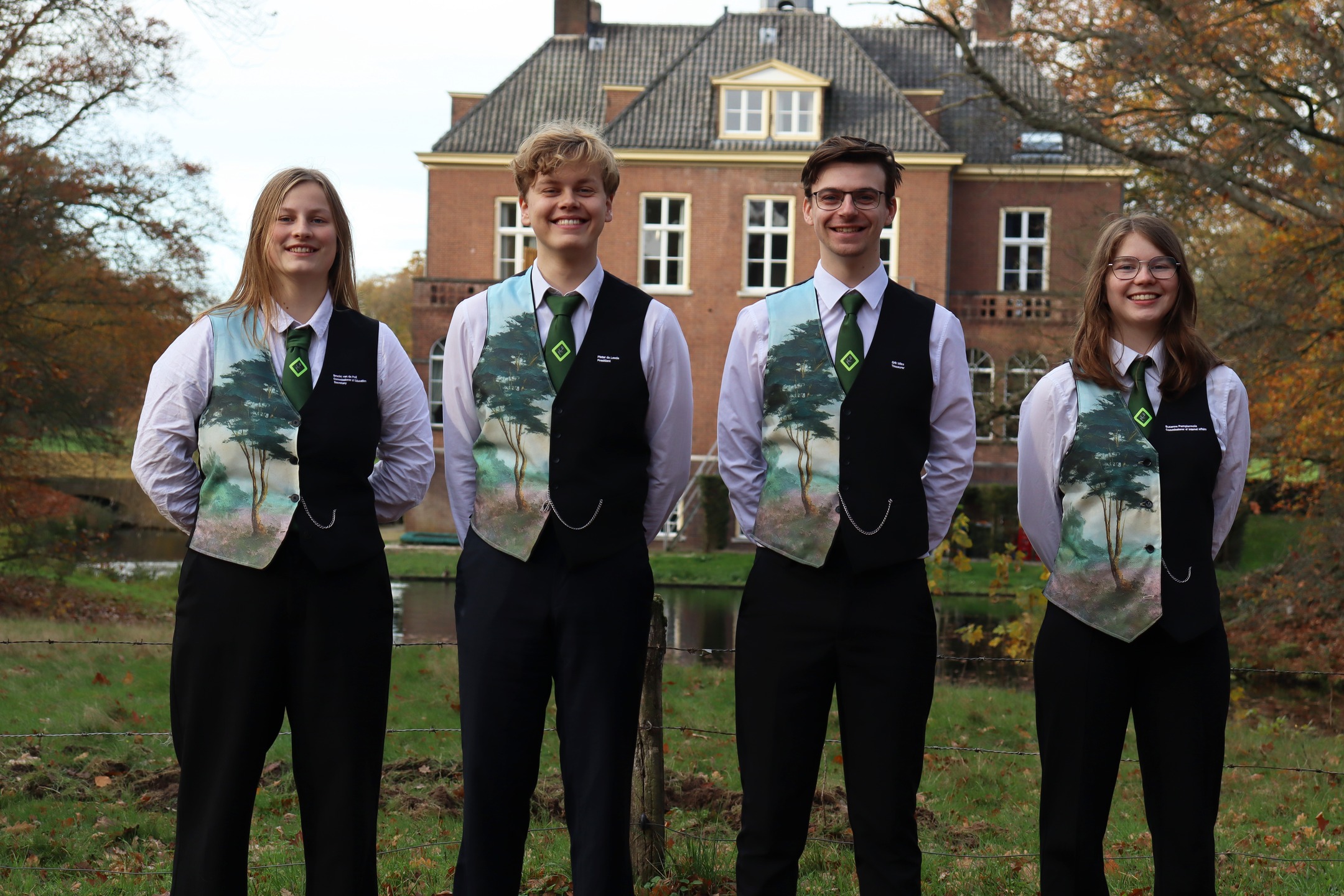 Six months late, but we are proud to present Board 72 of Genius Loci:
Pieter de Leede – President
Erik Mies – Treasurer
Brecht van de Poll - Commissioner of Education/Secretary
Suzanne – Commissioner of Internal Affairs
o.d.z.: "Oost, Noord zoals het hoort!"