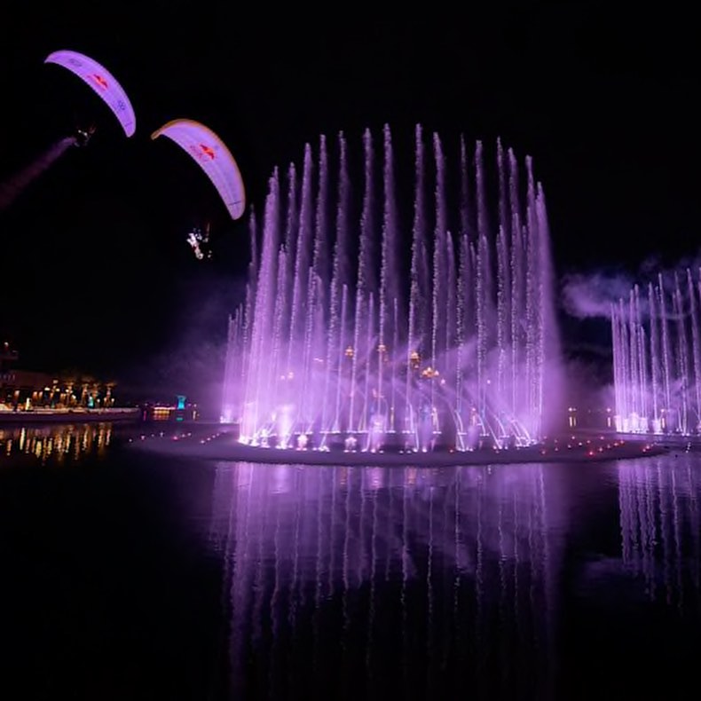 Some images by the great @naimchidiac of the project with by far the most talented & humble pilots @acroracio & @rafaelgoberna with @redbulluae .
It was as always a pleasure working with all the partners @thepointepalm @atlantisthepalm and all the operations & safety teams, ground (Dubai ambulance & civil defence) rescue divers, jetski & rescue boats that made this project safe as always!
#teamwork
