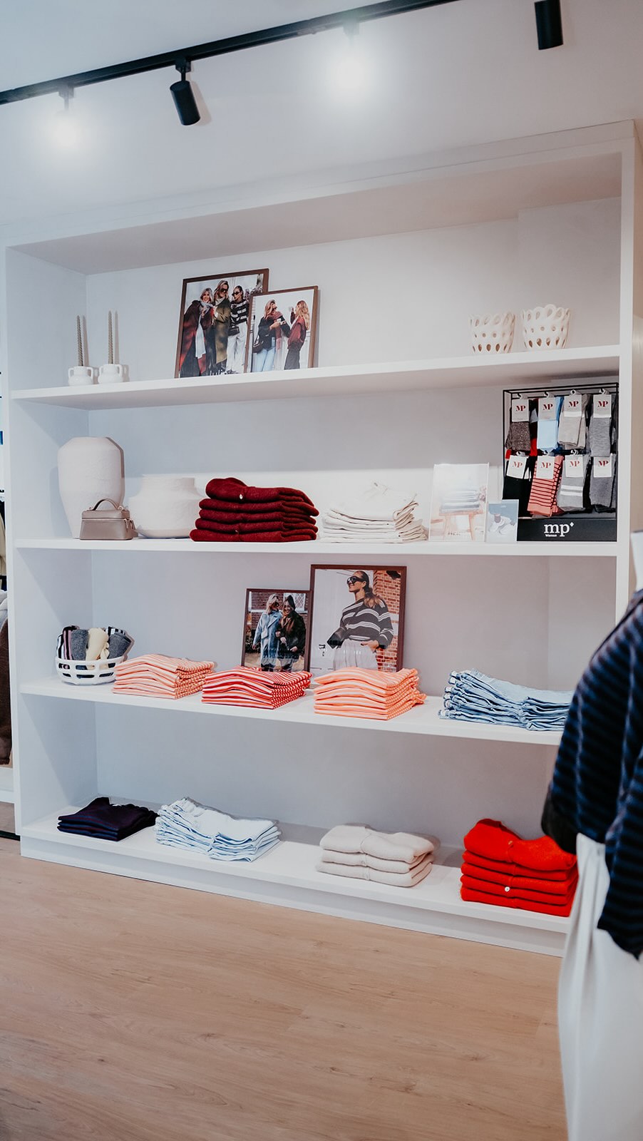 New items in store & soon online 👀!
www.juliabybb.com
#juliabybb #juliaturnhout #juliareel #webshop #ootd