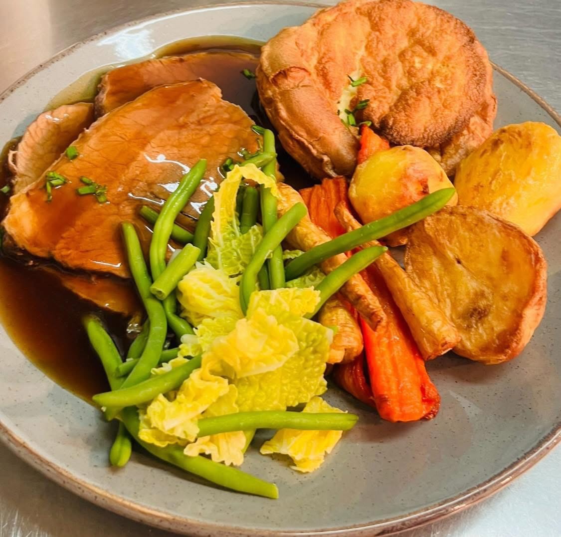 Busy Sunday Lunch ahead! Make sure to book via our website or 01886 821 228 / 07581 250 722.
This Sunday we have delicious Knightwick Roast Beef, Roast Chicken or Nut Roast. We also have a fresh batch of homemade White Chocolate Cheesecake. Our Guest Beer, Theakston Peculiar IPA, is also 🔥
Open Noon - 9pm. Food served Noon - 3pm.
www.foxandhoundslulsley.com