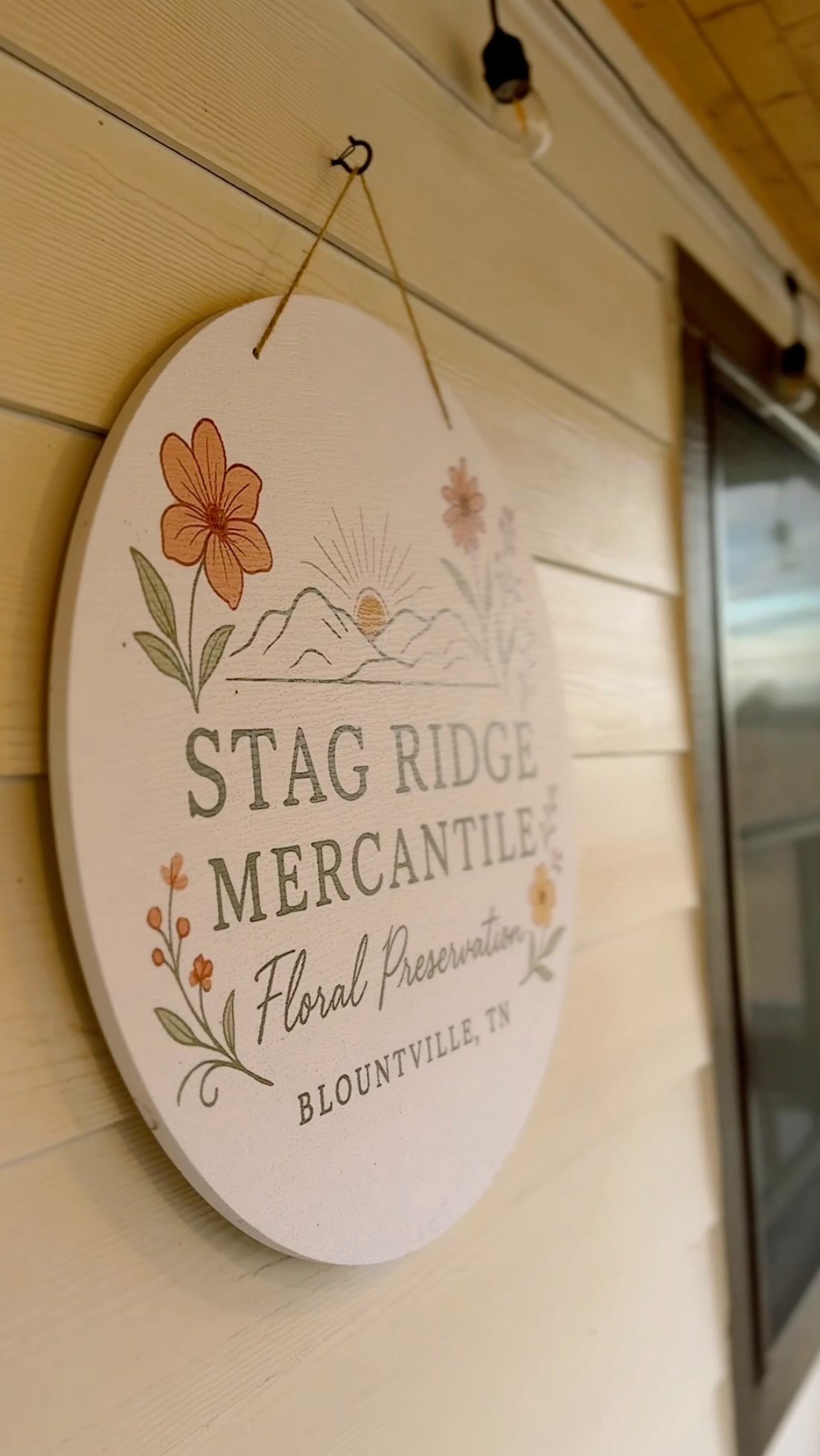 Happy Thursday friends 🤍 This was the very last frame we designed today and she went out with a bang ✨ A custom, large gold float frame that makes every petal feel like it’s suspended in time.
#weddingbouquetpreservation #pressedflowers #preservedflowers
pressed wedding flowers, wedding bouquet preservation, pressed wedding bouquet, flower preservation, bouquet pressing, pressed floral art, bridal bouquet keepsake, wedding flower keepsake, real flower artwork, custom flower preservation, hand pressed flowers, heirloom bouquet art, wedding day flowers, bridal keepsake, timeless florals, dried wedding flowers, flower pressing artist, custom floral frame, preserved wedding florals, handmade wedding keepsake